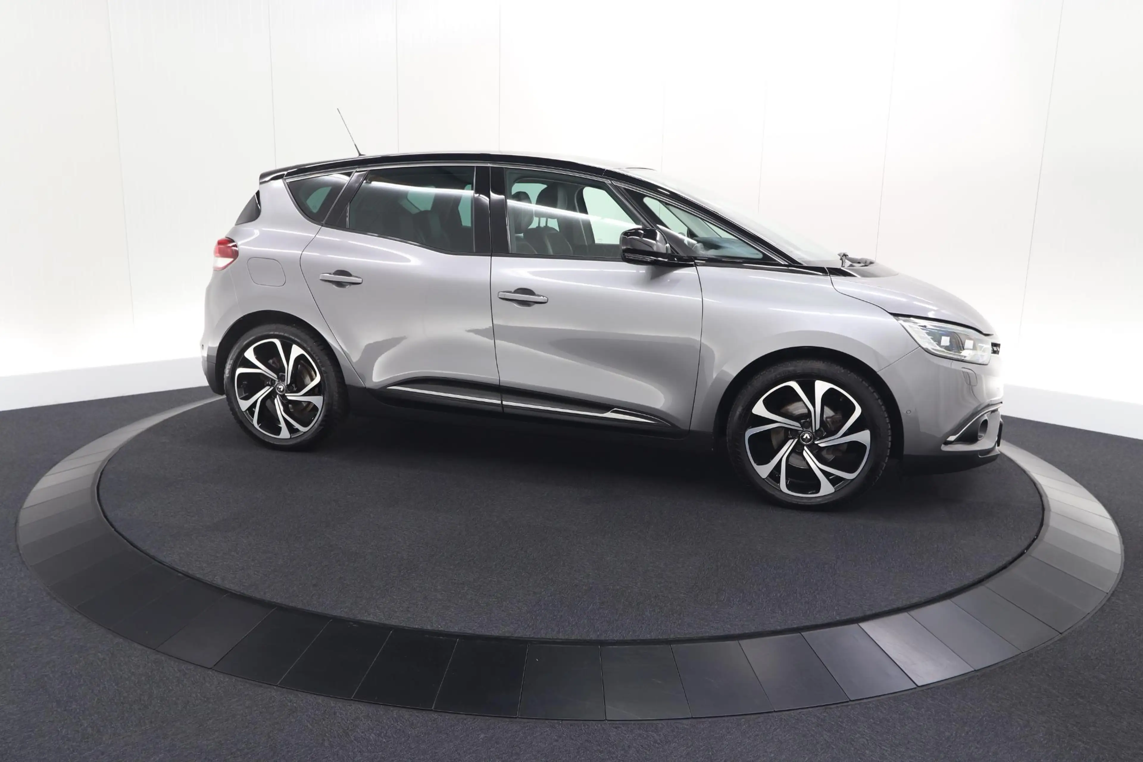 Renault Scenic TCe 140 EDC Intens | Trekhaak | Camera | Head-Up D — photo 4