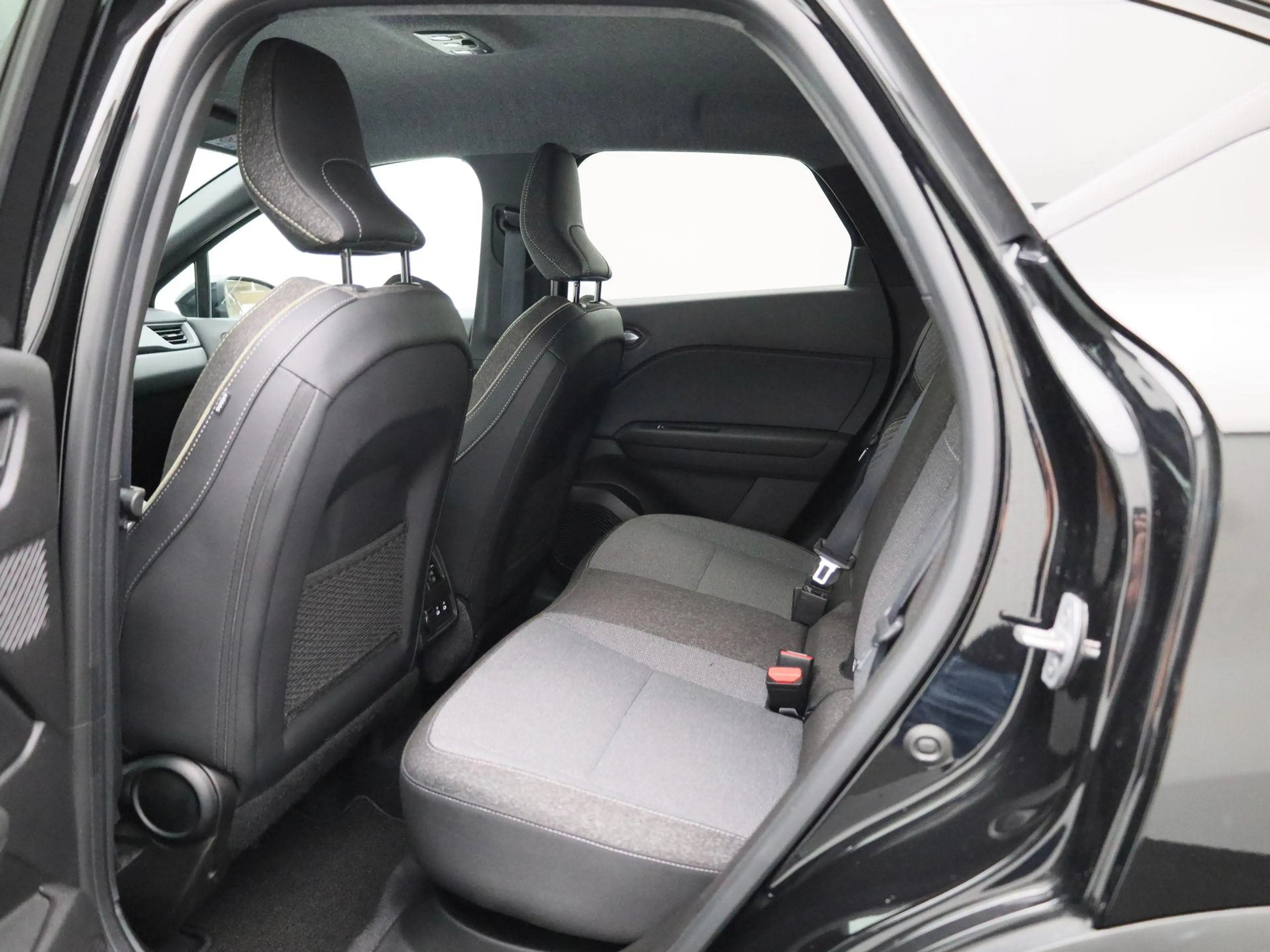 Renault Captur 1.8 E-Tech full hybrid 160 techno — photo 10