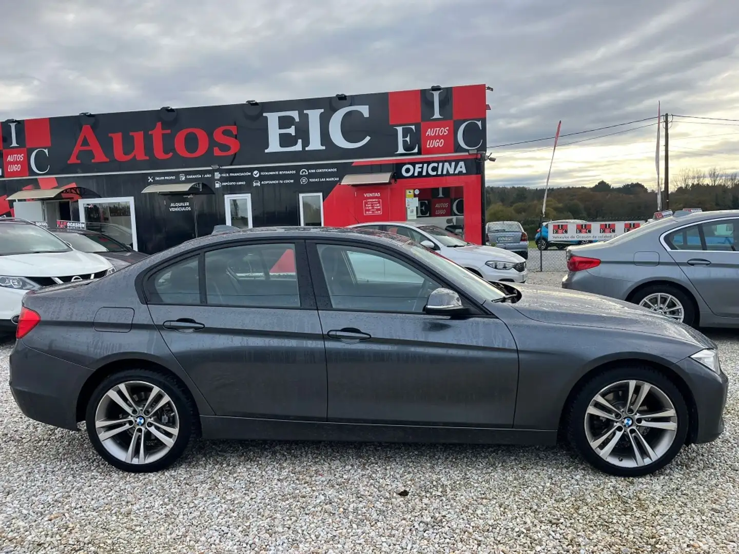 BMW 318 318d Essential Plus M-Sport Edition Gris - 2