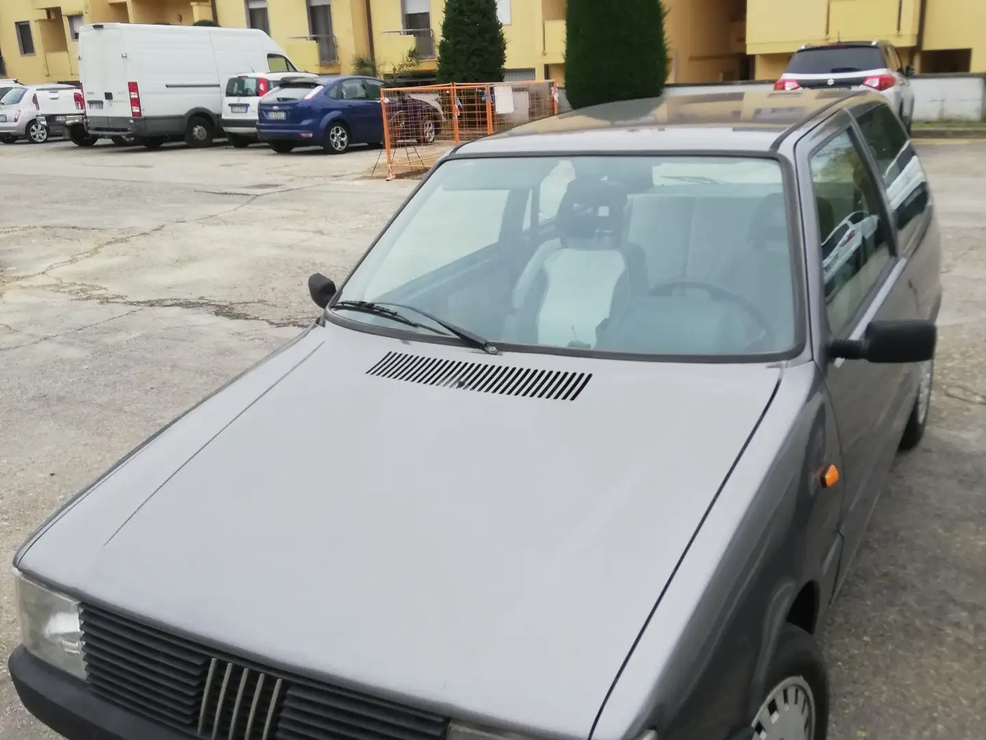 Fiat Uno Gri - 1