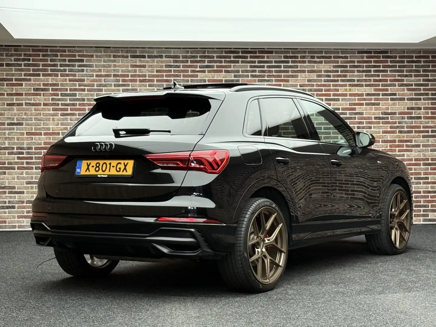 Audi Q3 40 TFSI 190PK Quattro S-line MEMORY DAK VOSSEN 21I Zwart - 2