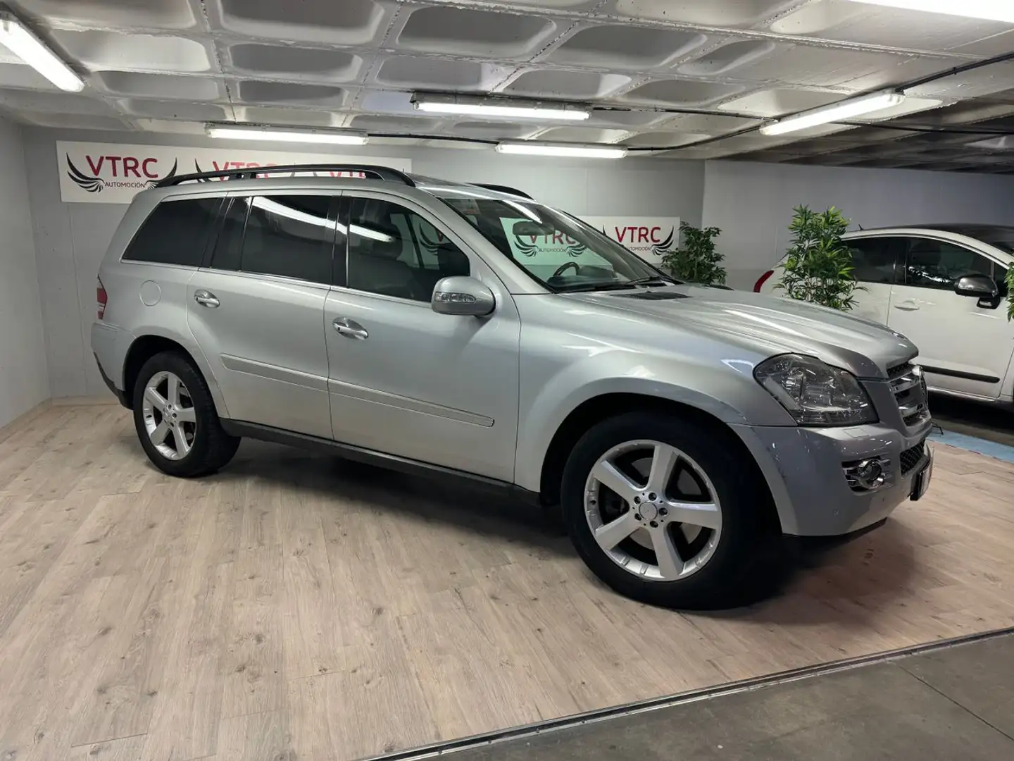 Mercedes-Benz GL 320 500 Aut. Ezüst - 2