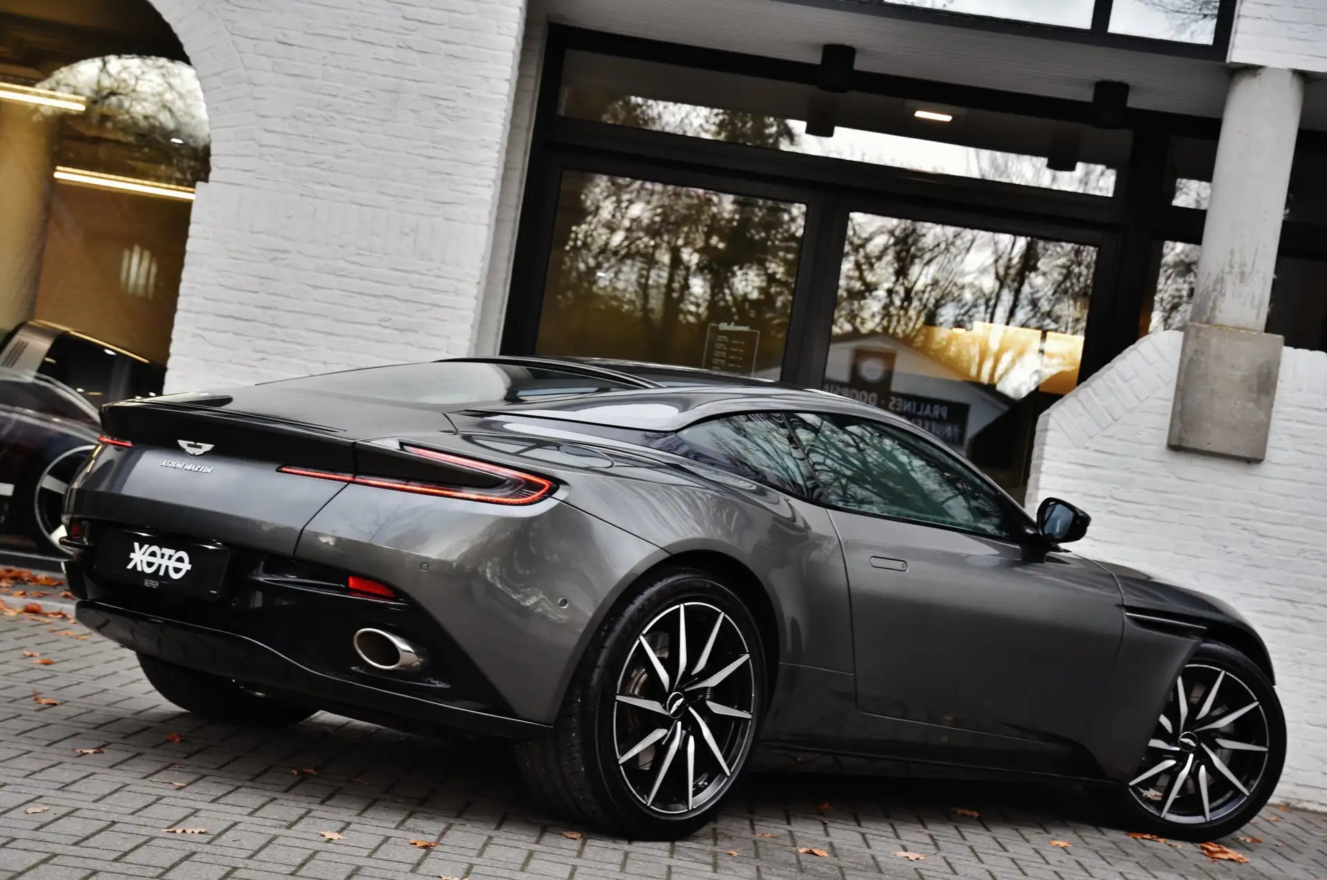 애스턴마틴 DB11 V8 2020 실버 사진 5