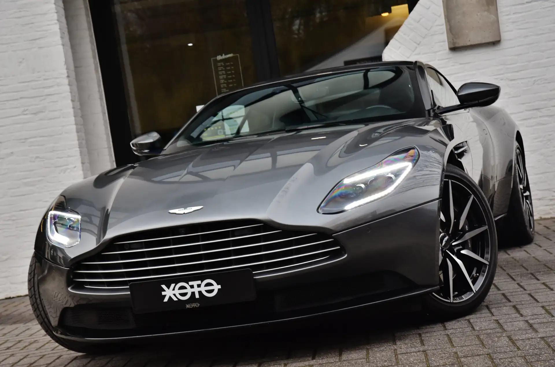 애스턴마틴 DB11 V8 2020 실버 사진 1