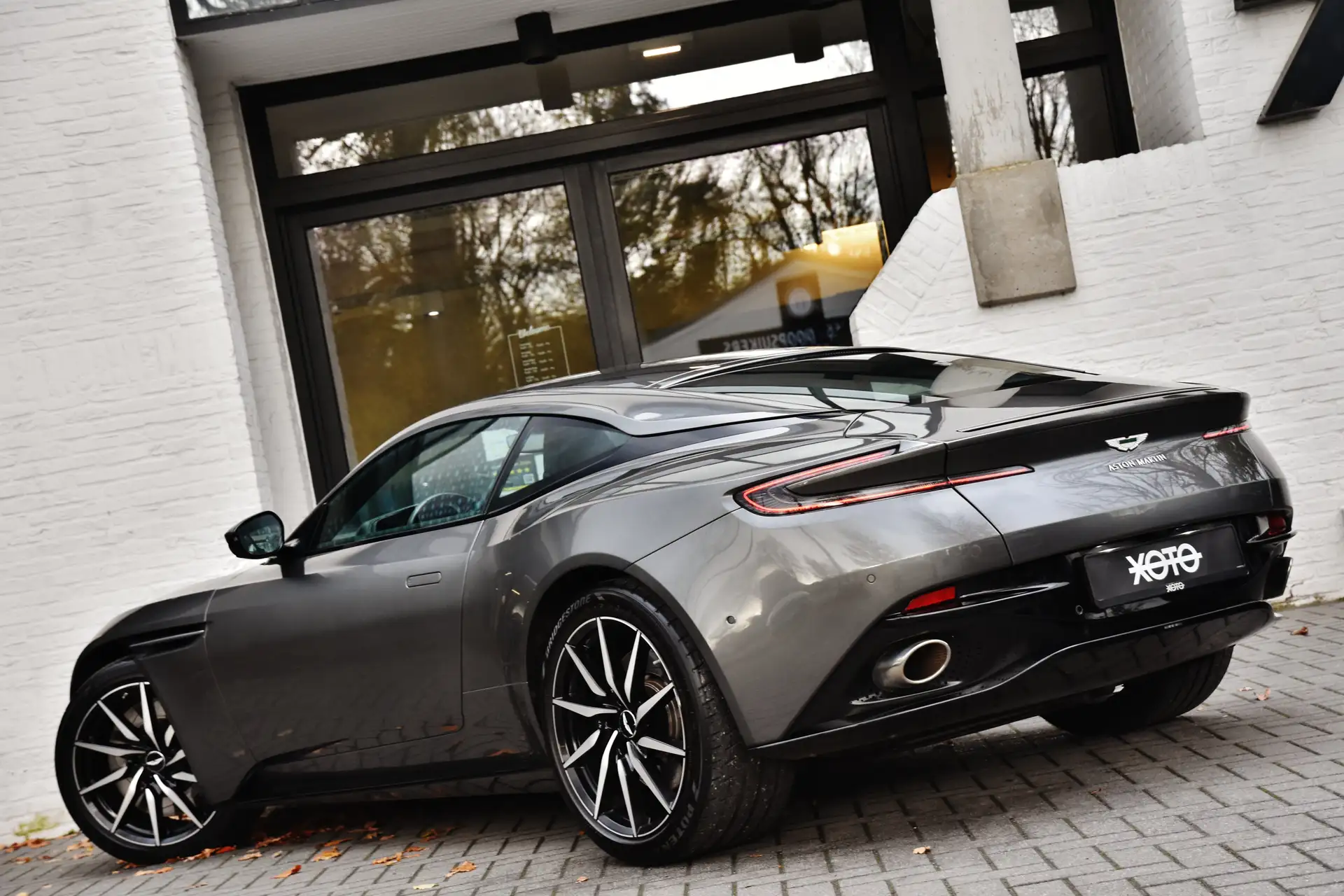 애스턴마틴 DB11 V8 2020 실버 사진 6
