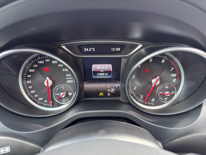 Mercedes-Benz GLA 180 Premium | Pano | Leder sportstoelen | Camera | 18" — photo 11