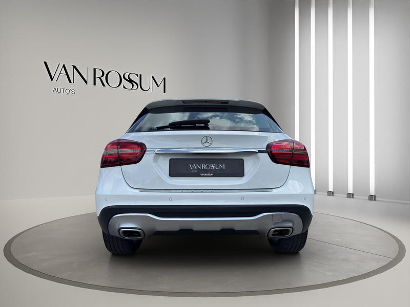 Mercedes-Benz GLA 180 Premium | Pano | Leder sportstoelen | Camera | 18" — photo 4