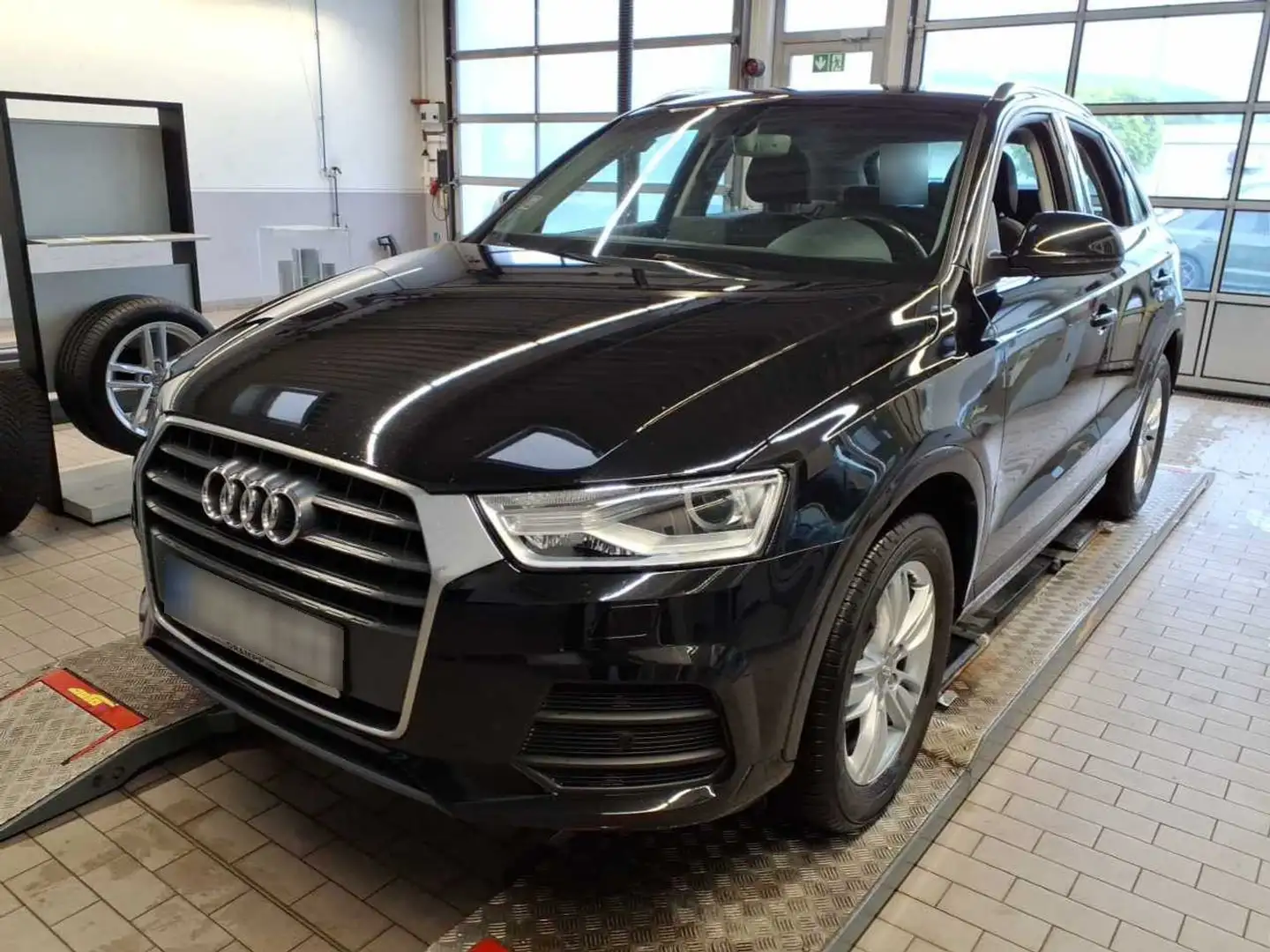 Audi Q3 Sport 2.0TFSI +AHK+BI-XENON+PDC+NAVI+GRA+SHZ+ Schwarz - 2