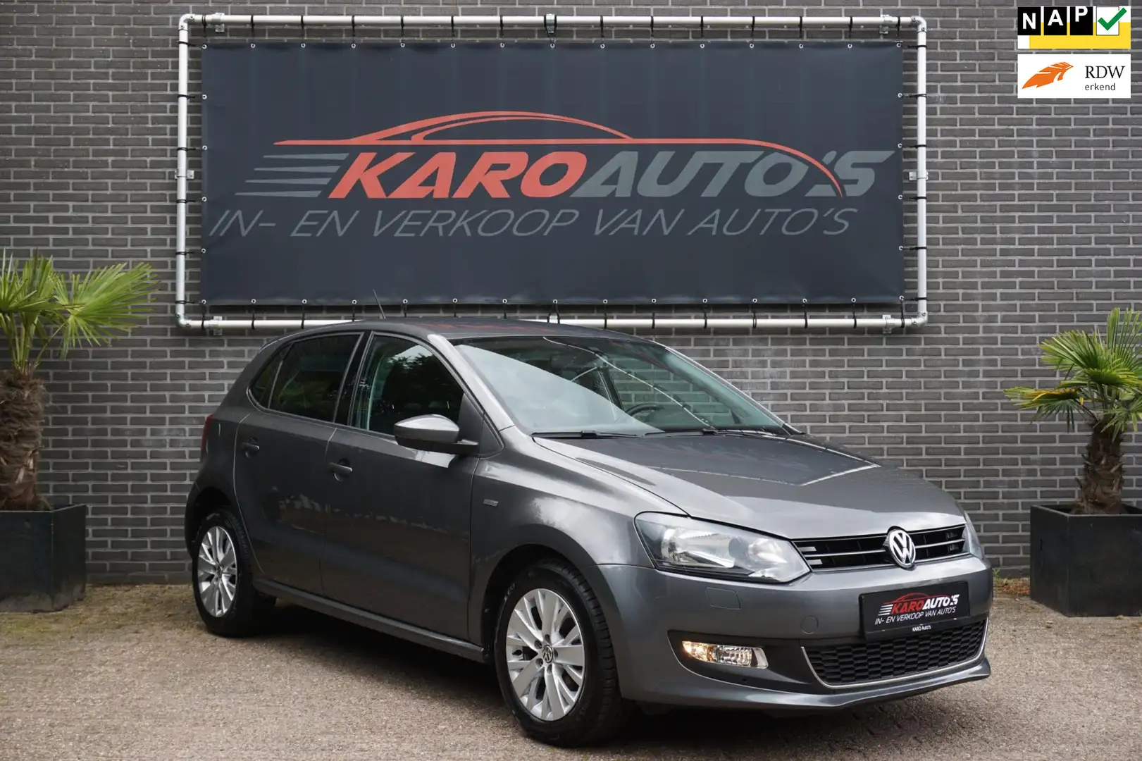 Volkswagen Polo 1.2 TSI Life Nav Carplay Cruise Clima 1e Eig Gris - 1