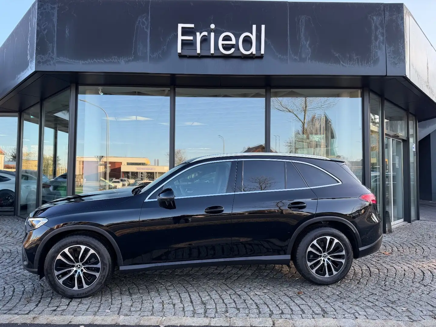 Mercedes-Benz GLC 220 d 4M, Edition Avantgarde, AHK, 360, Distr Schwarz - 1