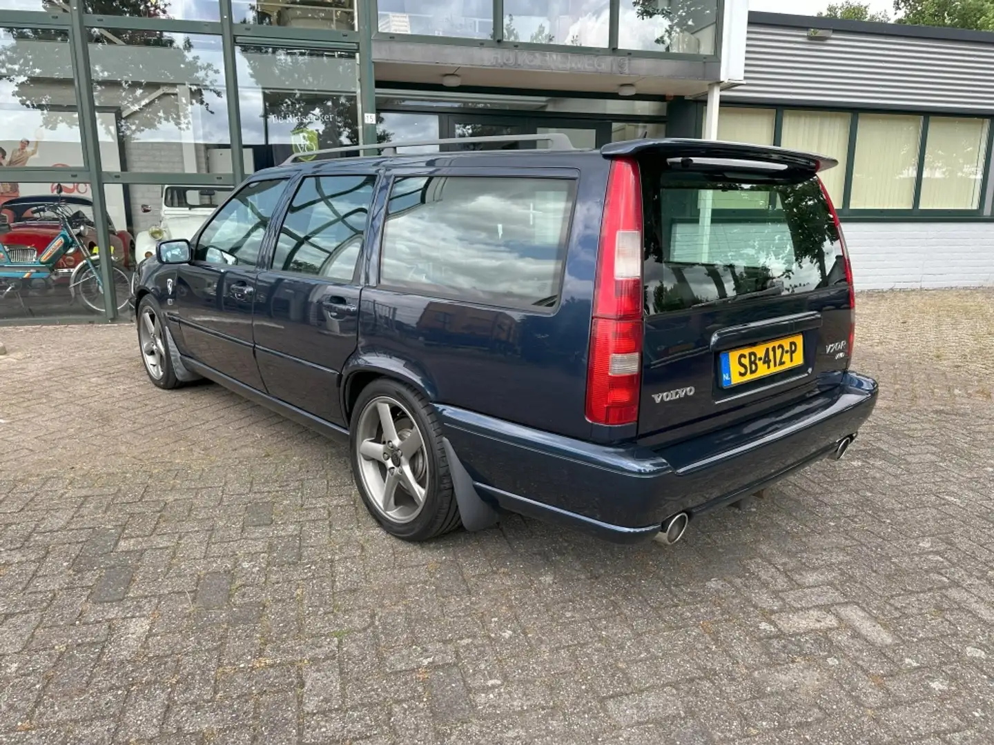 Volvo V70R Blauw - 2
