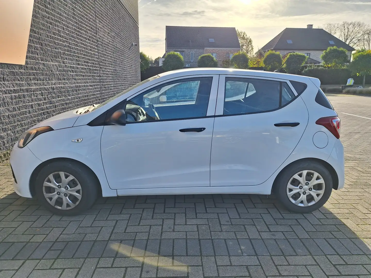 Hyundai i10 1.0 Intro Edition Wit - 1