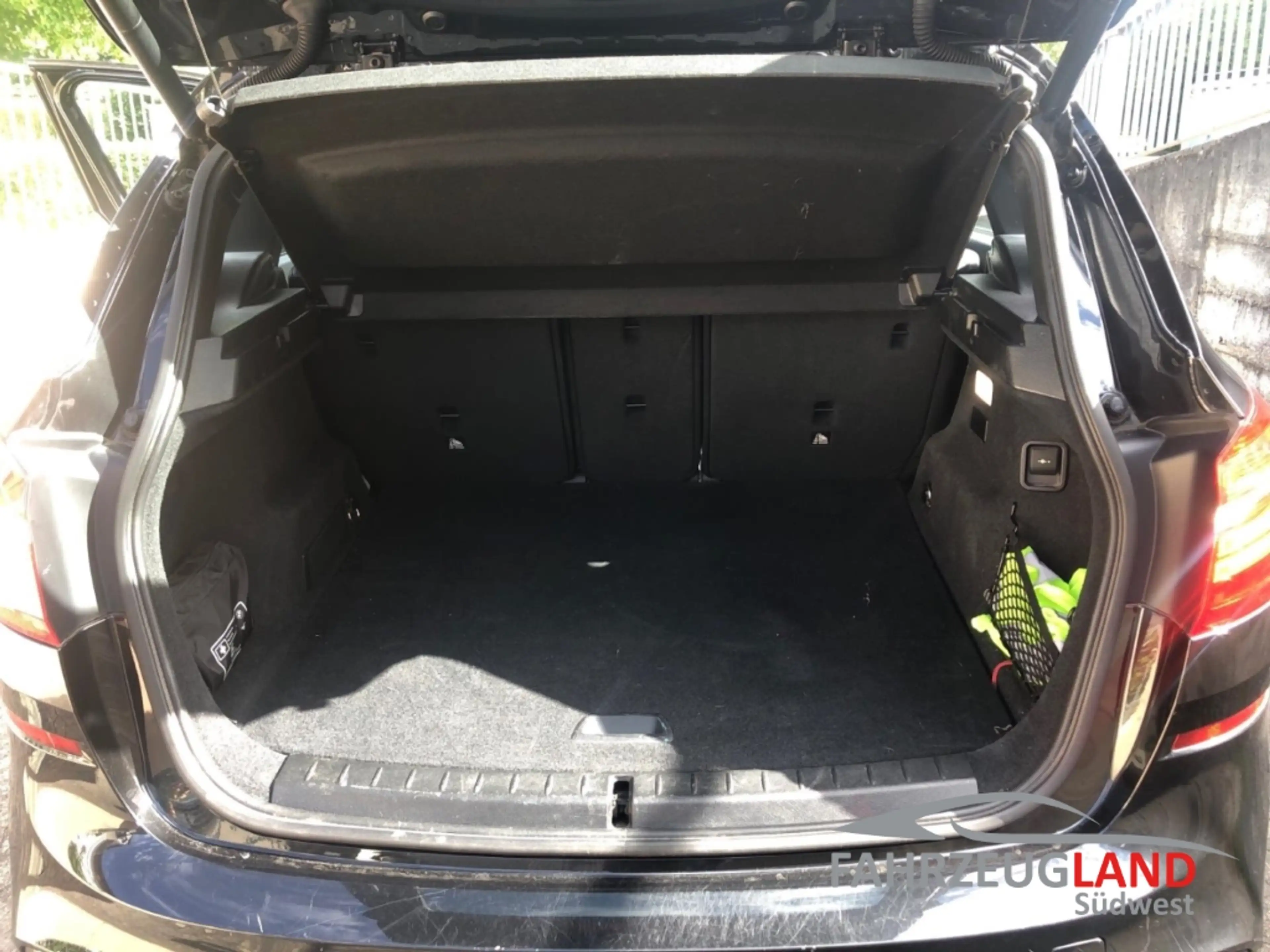 BMW 225 Active Tourer xe M Sport Pano Leder Navi Park-Assi — photo 12
