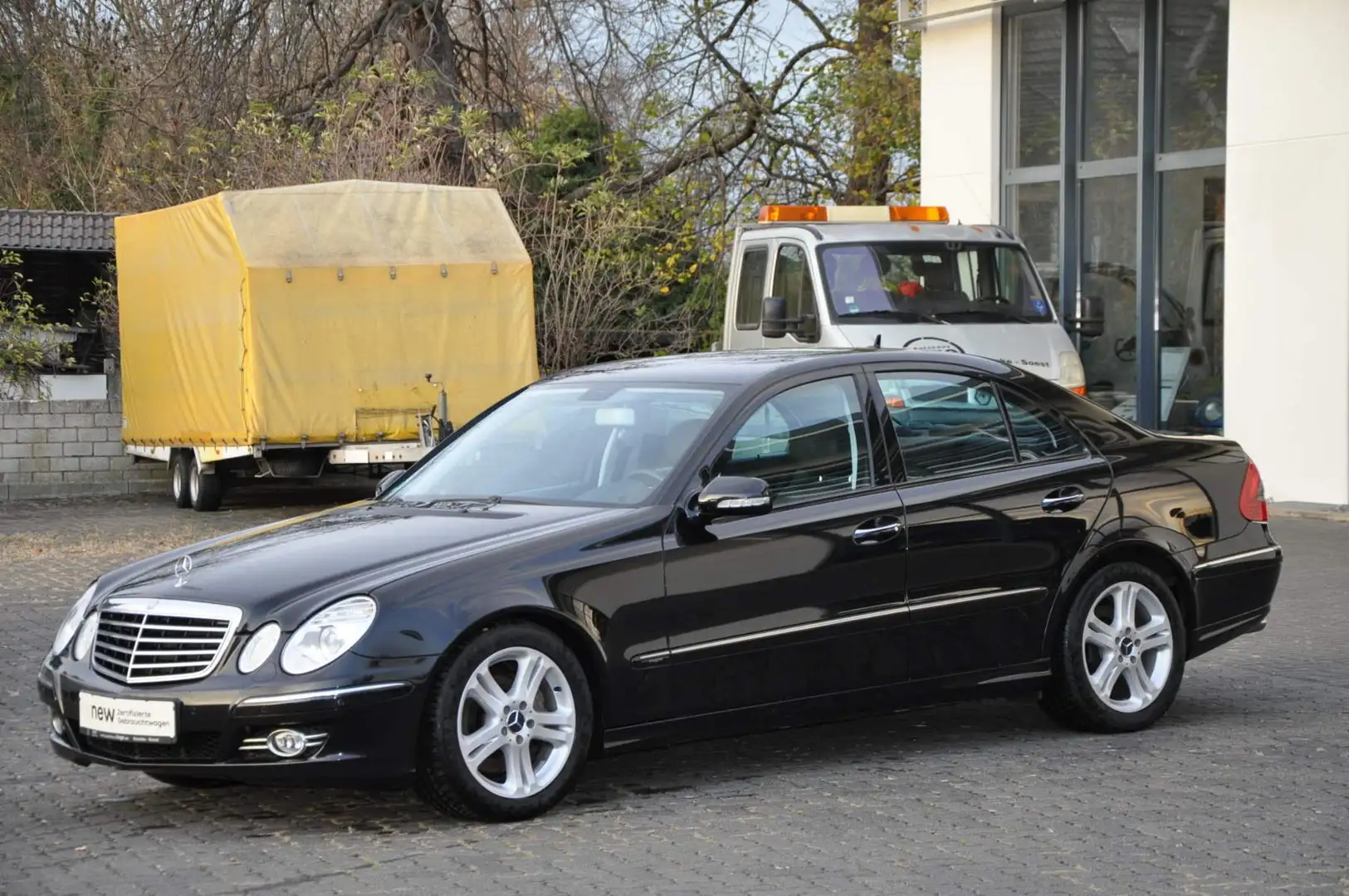 Mercedes-Benz E 350 Lim. E 350 CGI Avantgarde *PDC*SHZ*NAV* Noir - 2