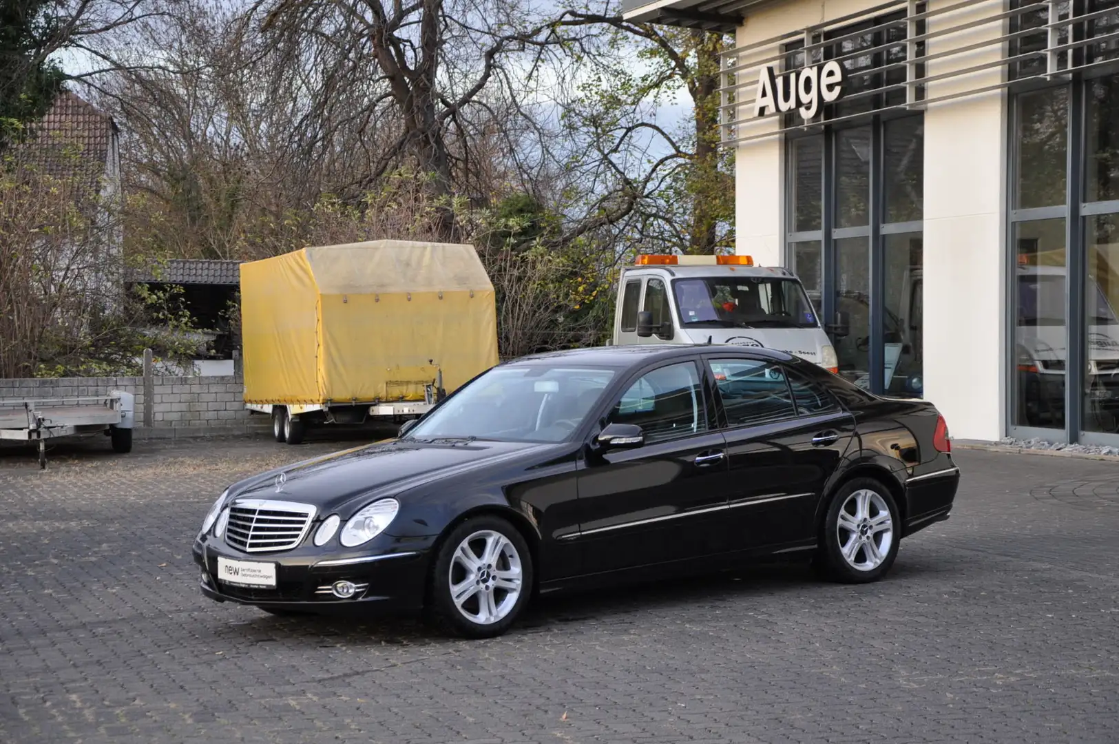 Mercedes-Benz E 350 Lim. E 350 CGI Avantgarde *PDC*SHZ*NAV* Noir - 1
