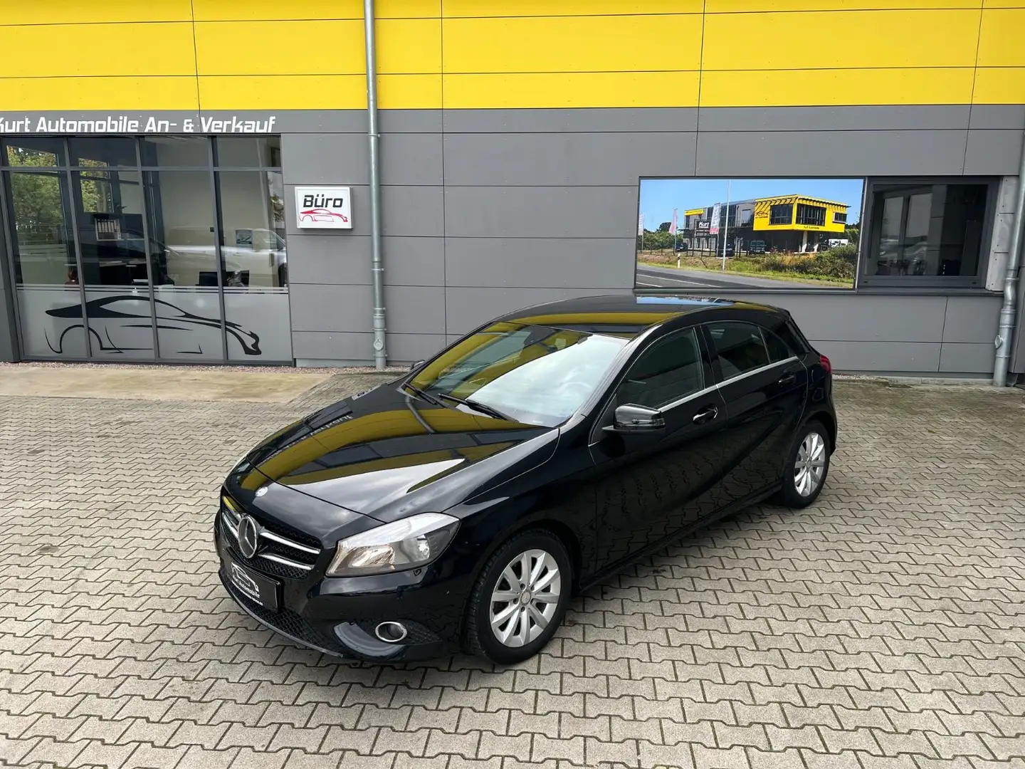 Mercedes-Benz A 180 /LEDER/NAVI/SHZ/FREISPR*/KLIMA/ALU/ Noir - 1
