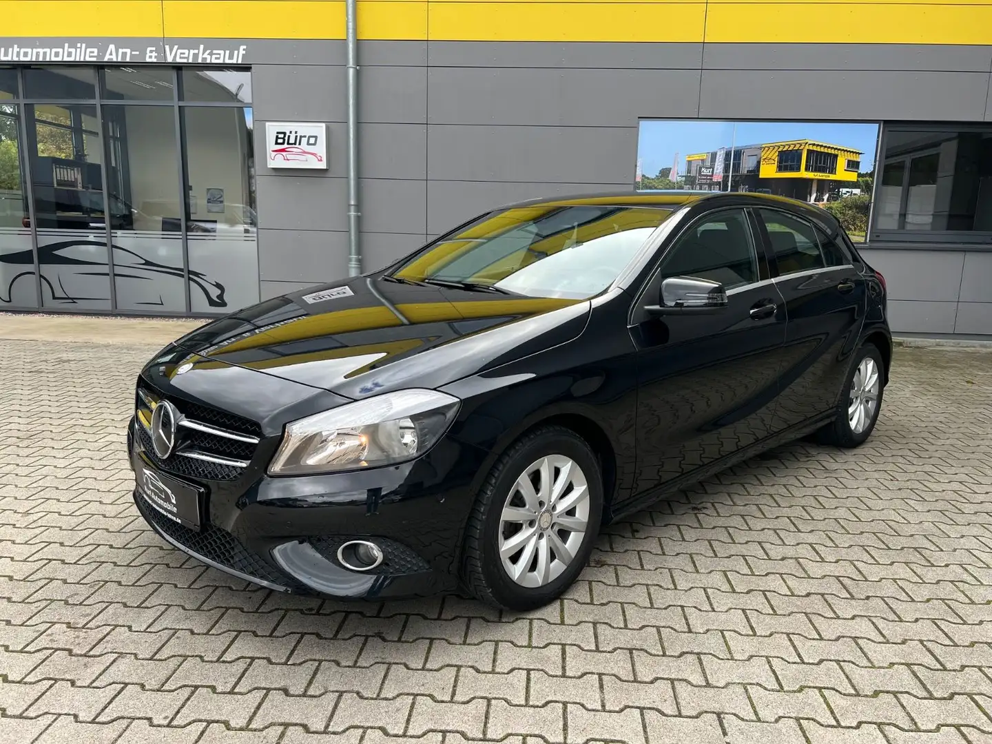 Mercedes-Benz A 180 /LEDER/NAVI/SHZ/FREISPR*/KLIMA/ALU/ Noir - 2