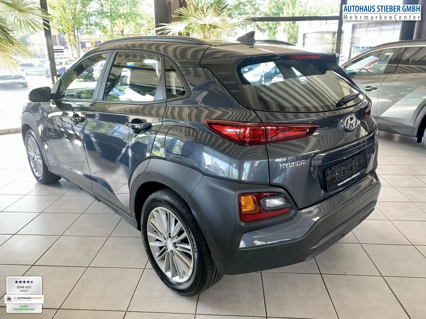 Hyundai KONA Trend 2WD SHZ+LHZ+NAVI 1.6 TGDI Trend 2WD Šedá - 2