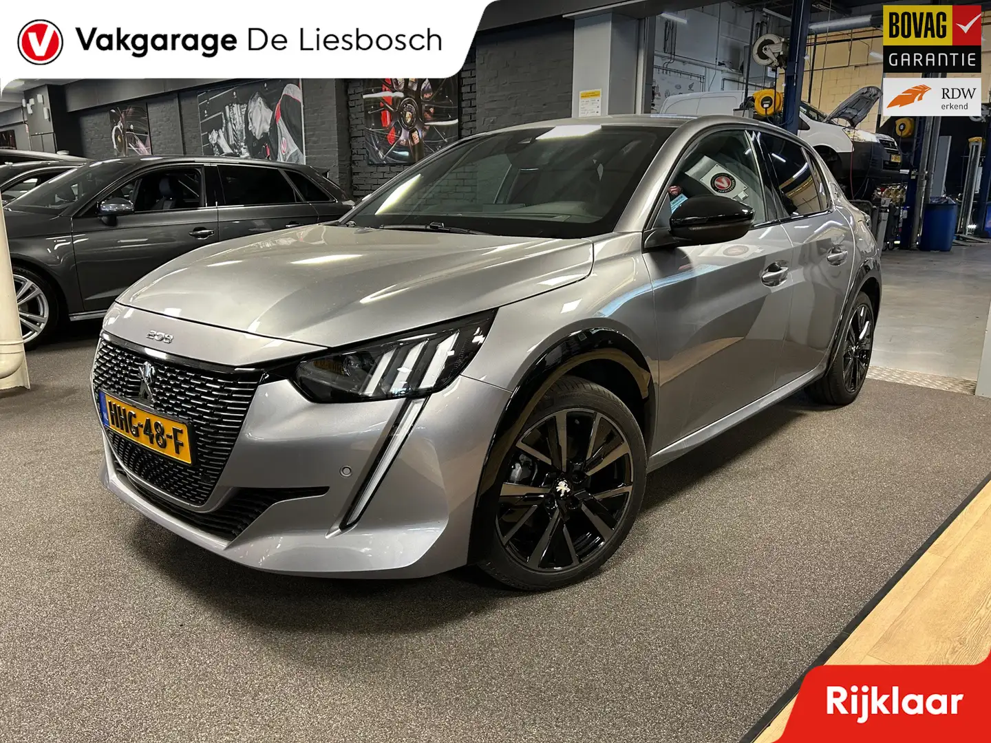 Peugeot 208 1.2 PureTech GT / Airco / Navigatie / camera Gris - 1