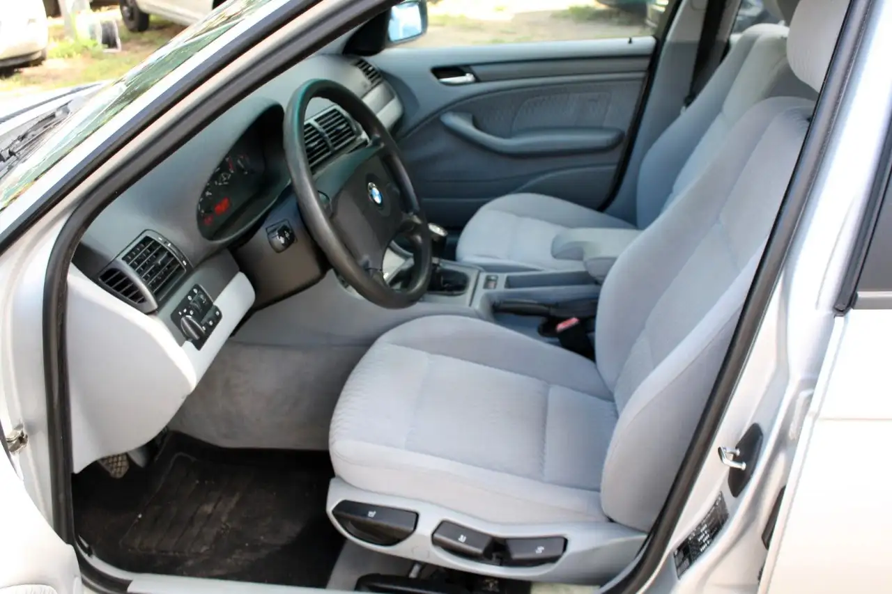 BMW 318 i TÜV/AU 07/2028, foto 9