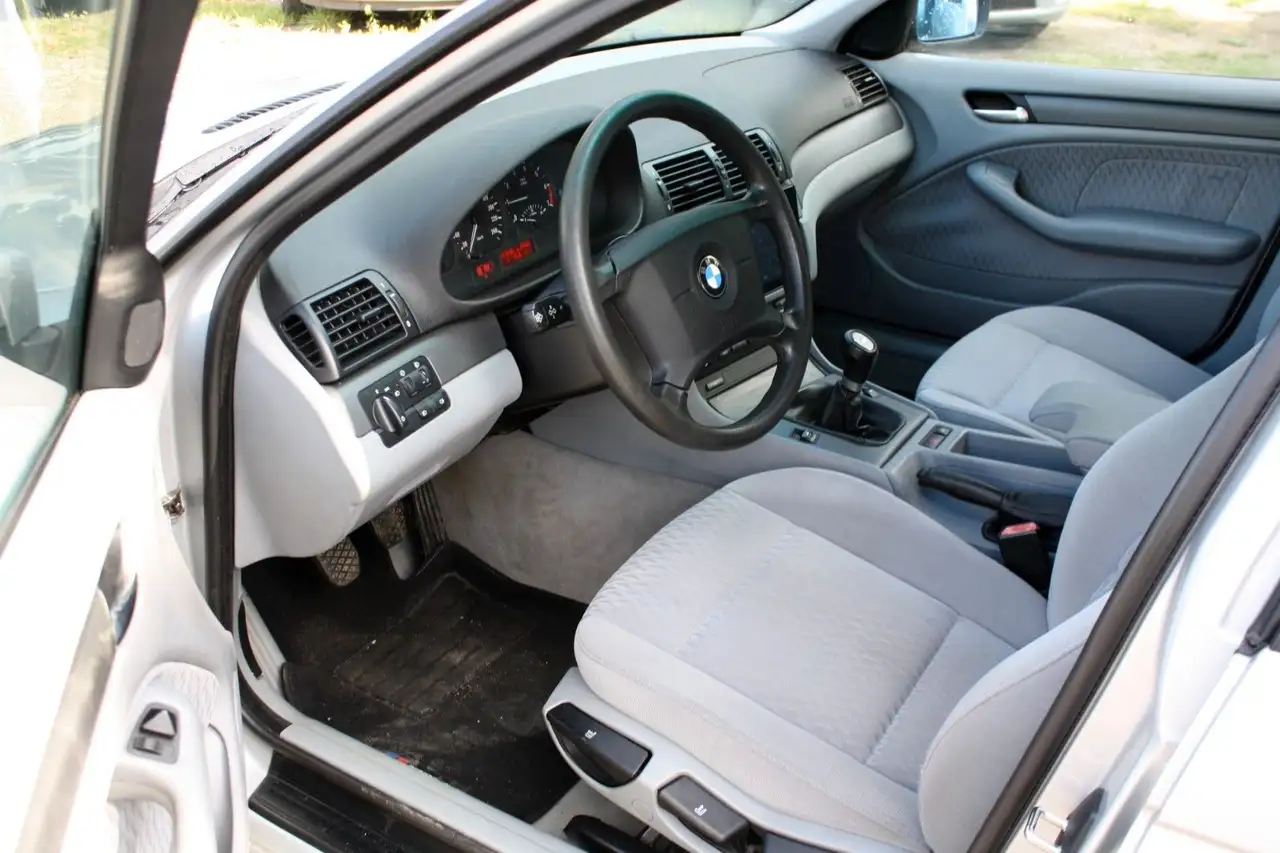 BMW 318 i TÜV/AU 07/2028, foto 8