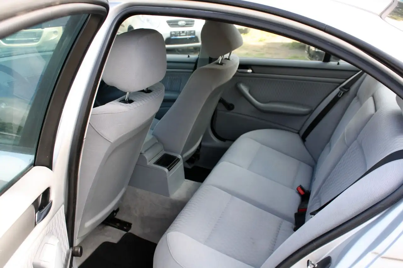 BMW 318 i TÜV/AU 07/2028, foto 10