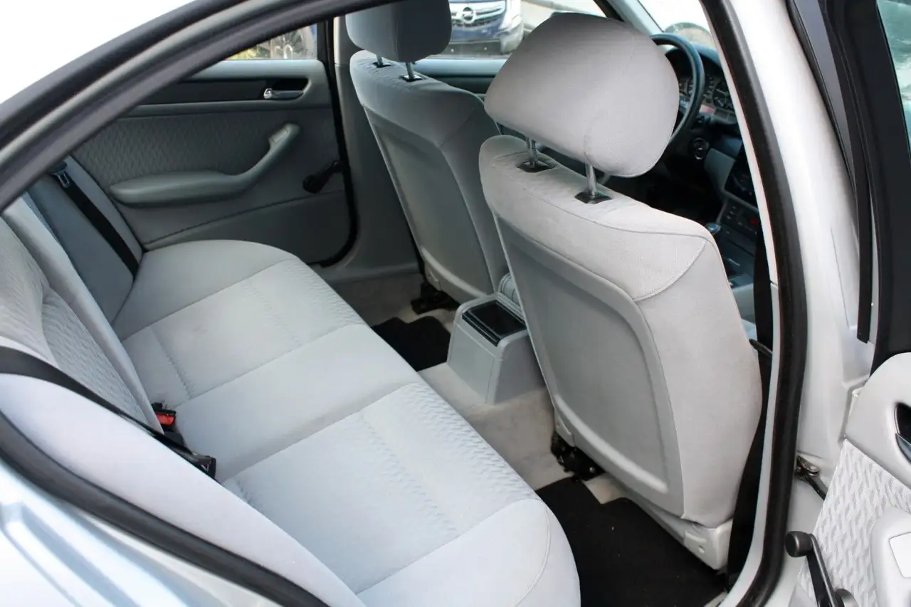 BMW 318 i TÜV/AU 07/2028, foto 12