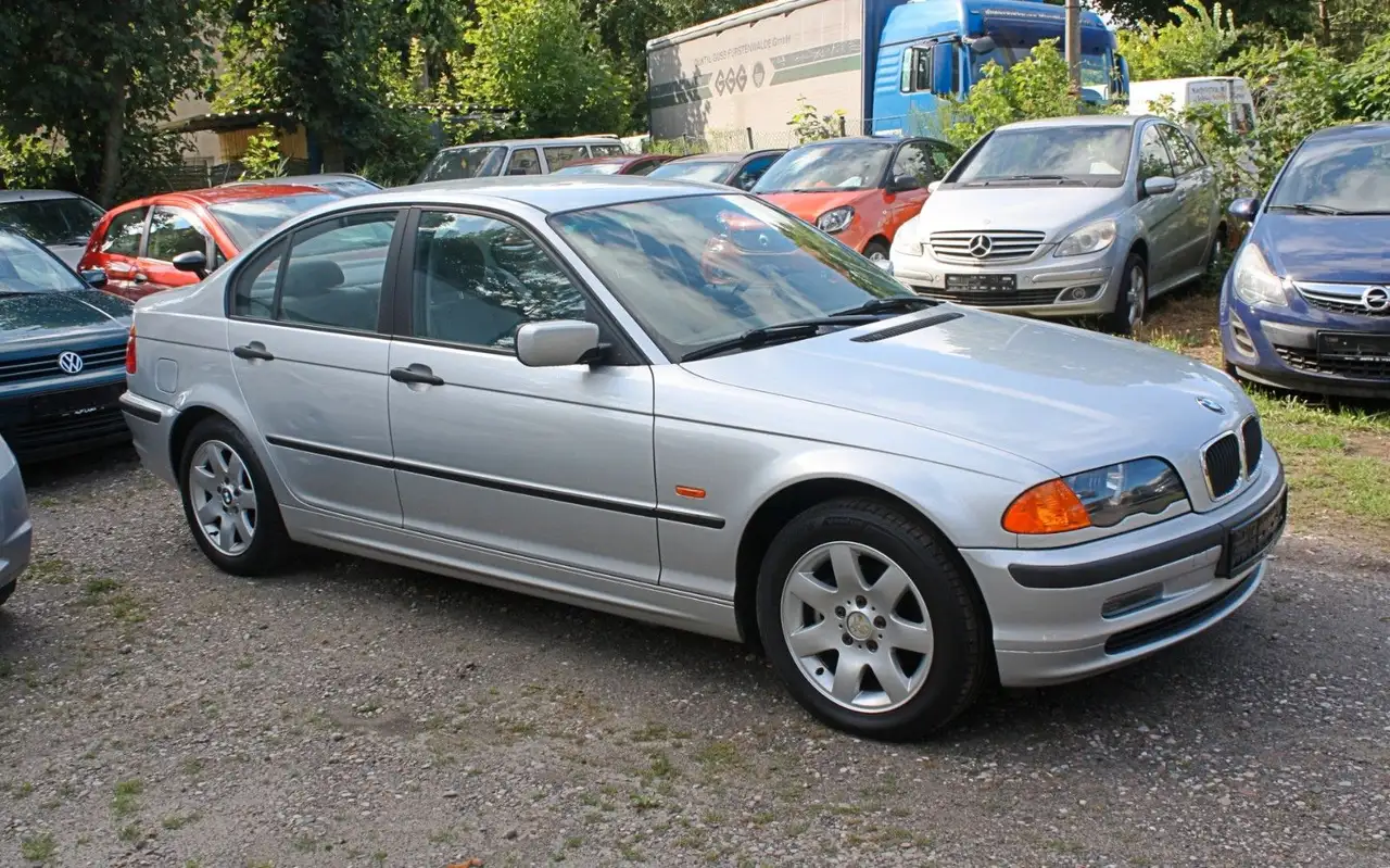 BMW 318 i TÜV/AU 07/2028, foto 1