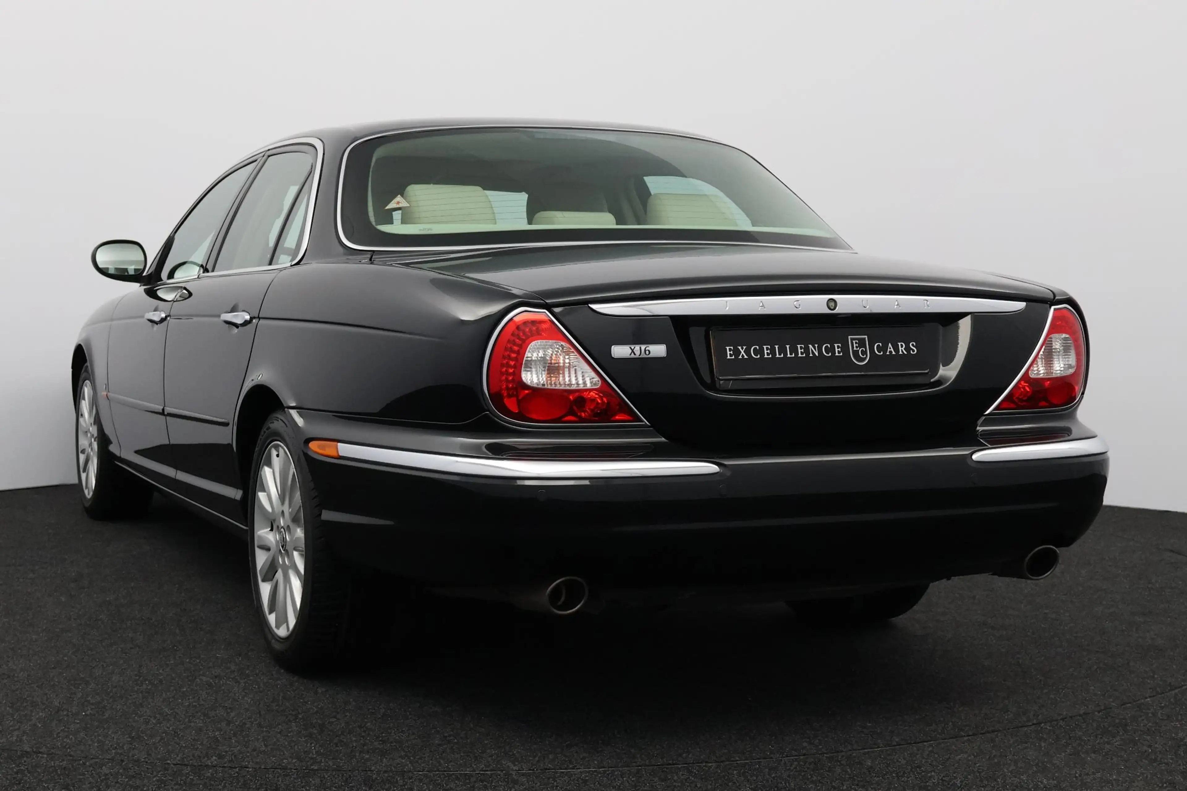 Jaguar XJ 3.0 V6 — photo 32