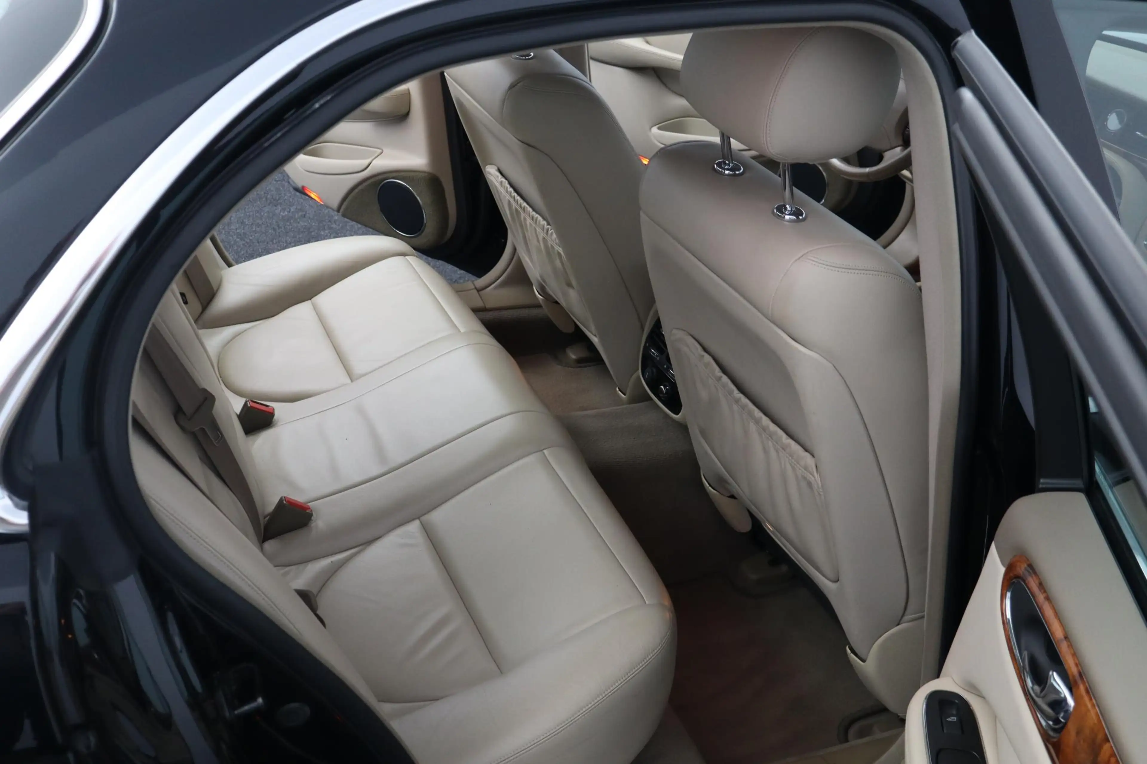Jaguar XJ 3.0 V6 — photo 16