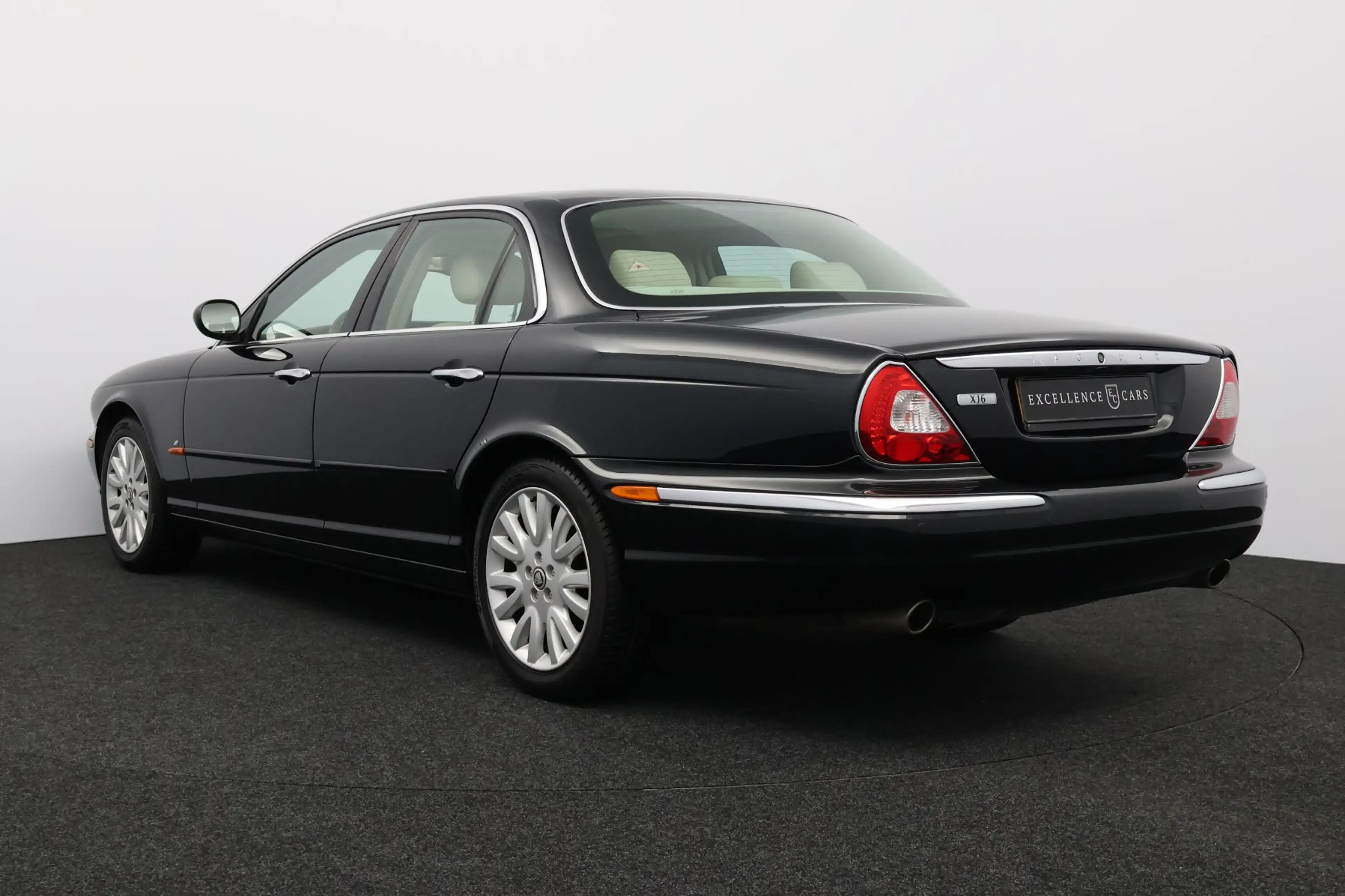 Jaguar XJ 3.0 V6 — photo 13