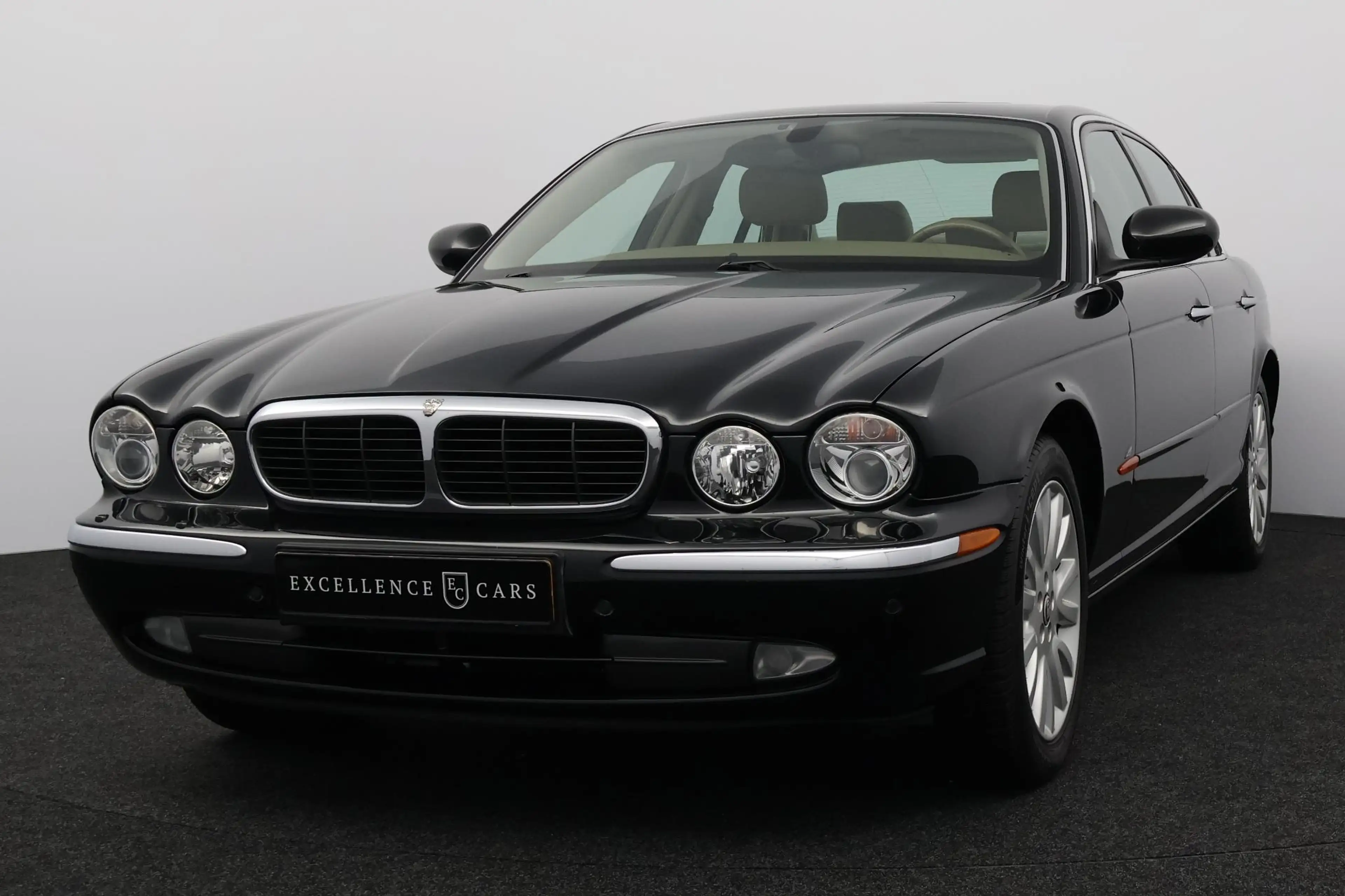 Jaguar XJ 3.0 V6 — photo 24