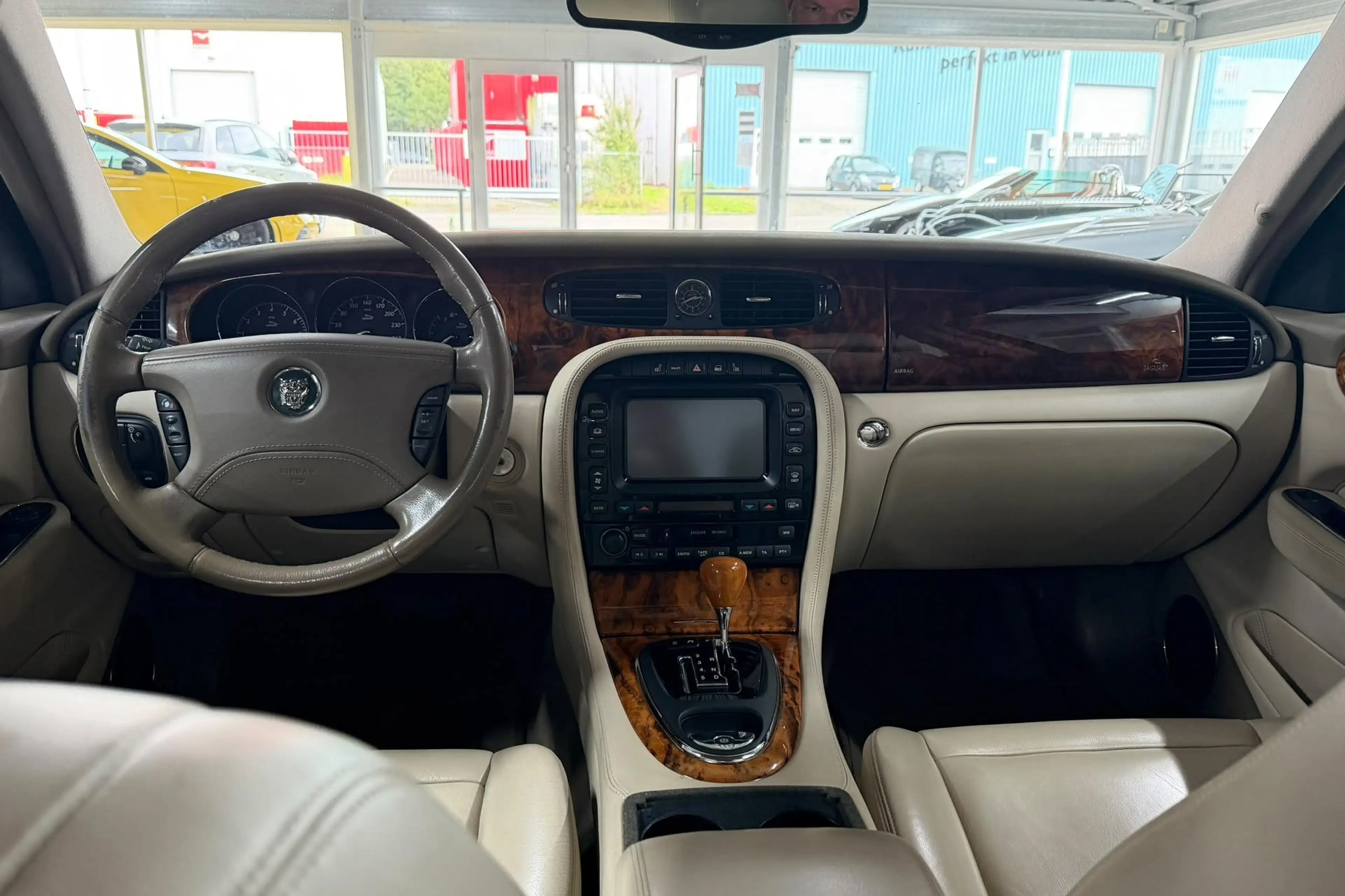 Jaguar XJ 3.0 V6 — photo 6