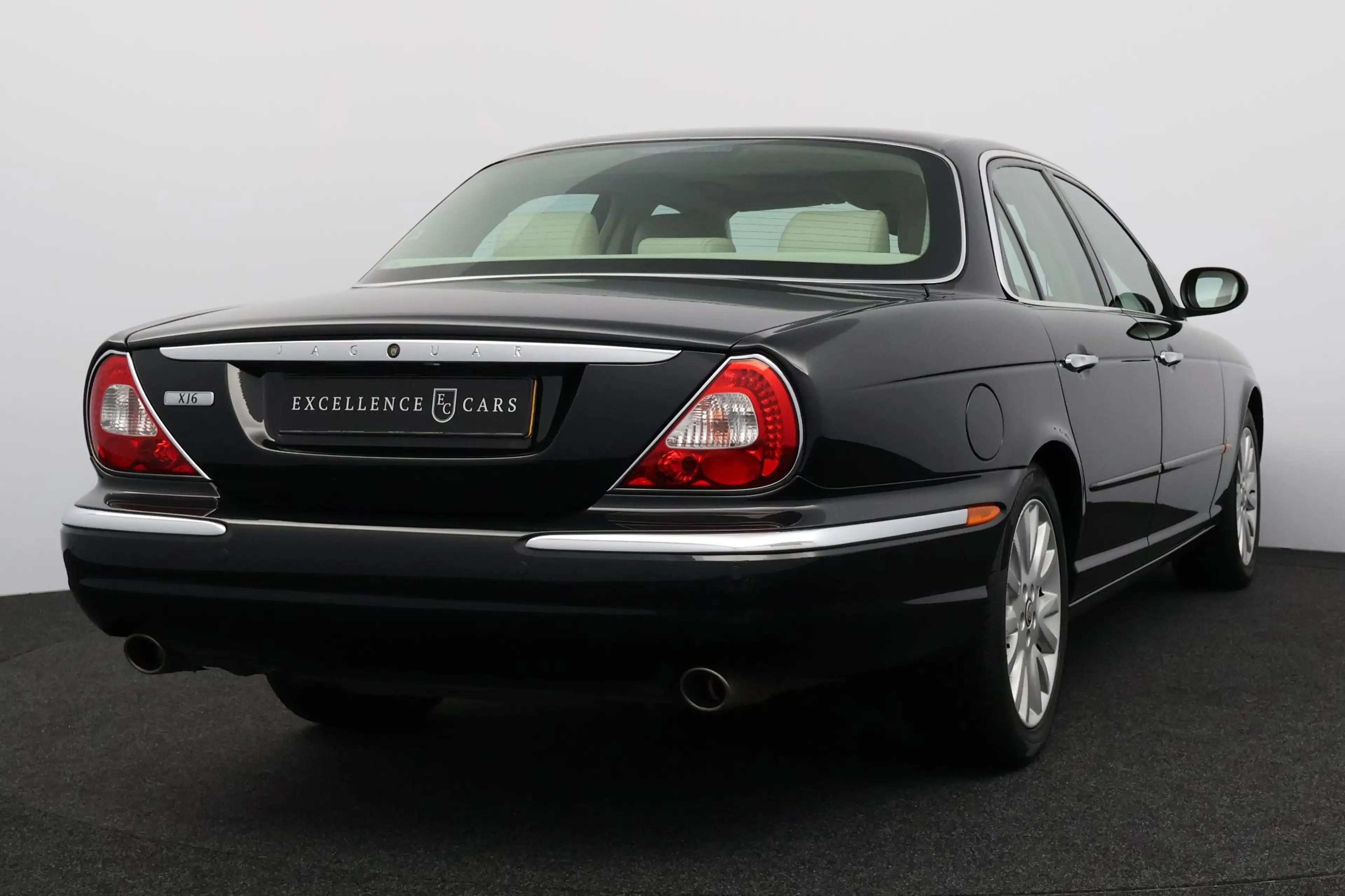 Jaguar XJ 3.0 V6 — photo 15