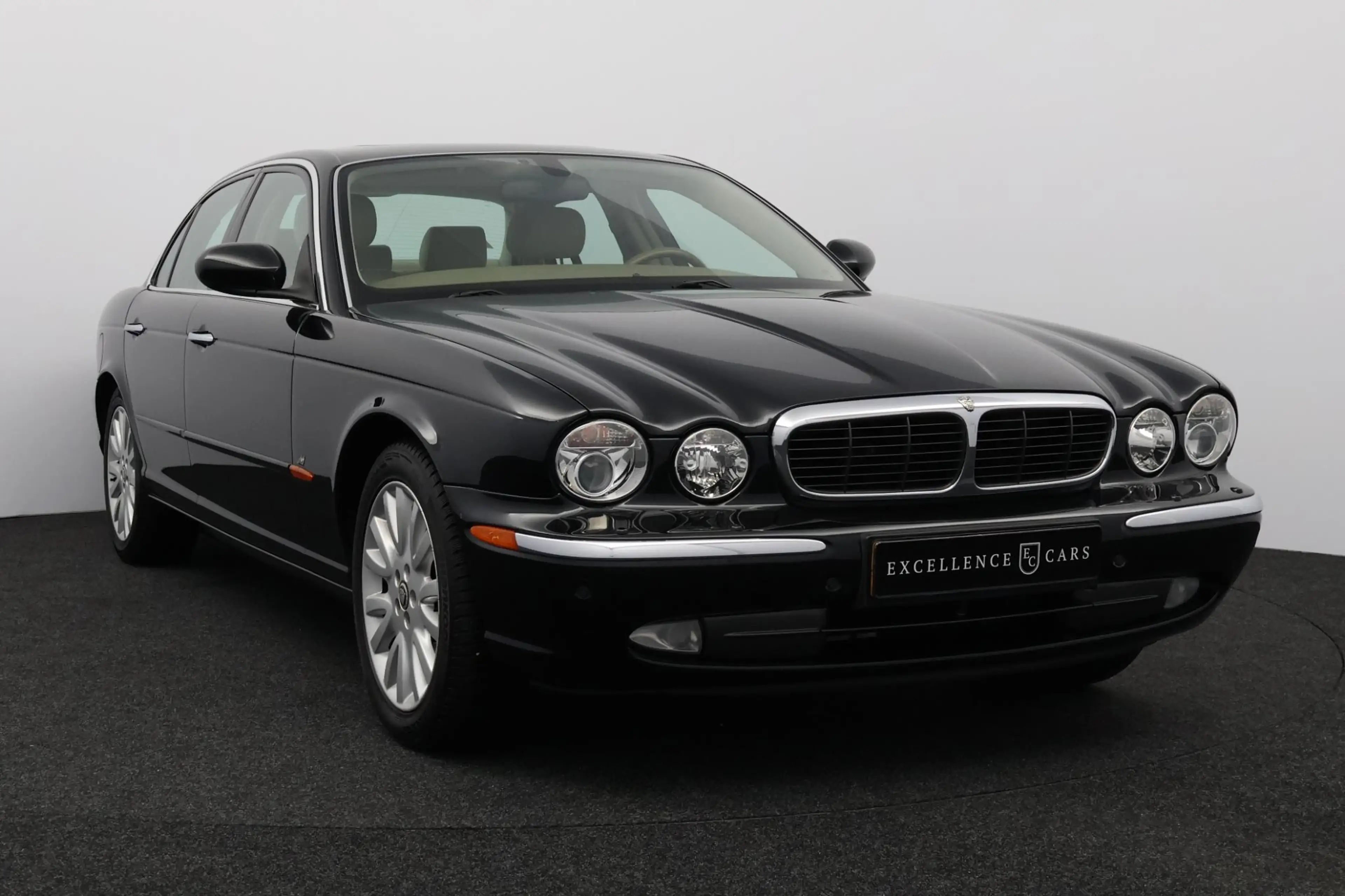 Jaguar XJ 3.0 V6 — photo 33