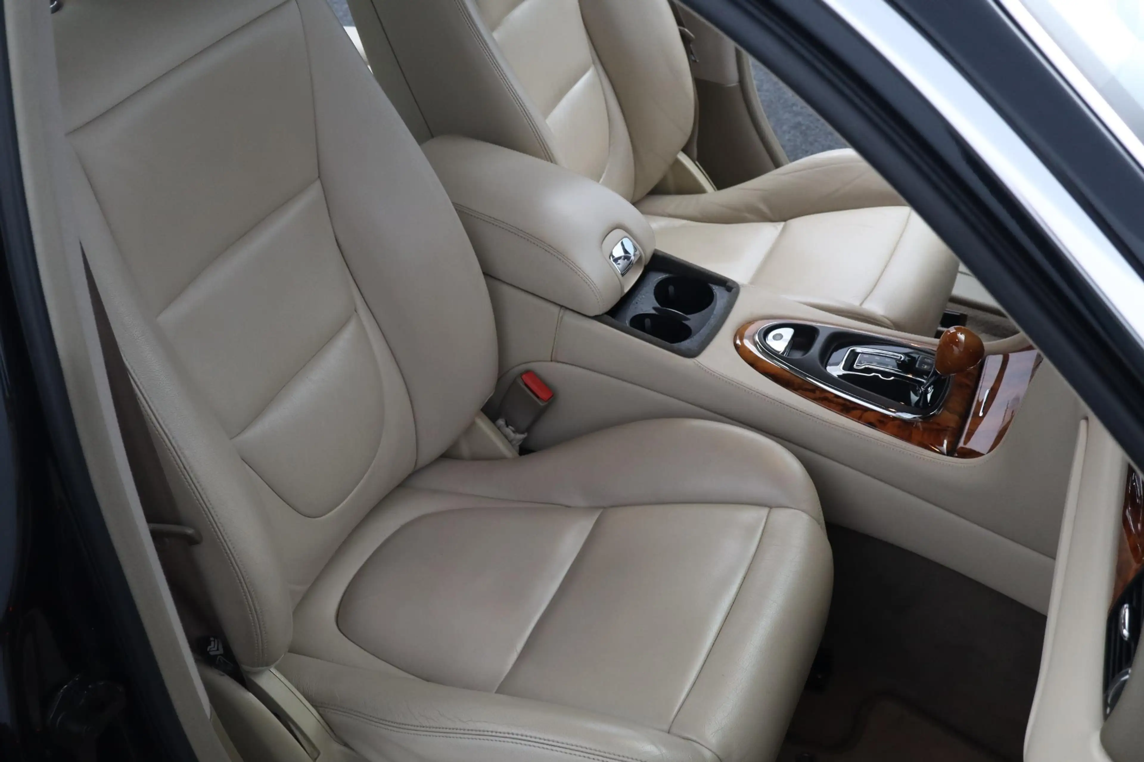 Jaguar XJ 3.0 V6 — photo 10