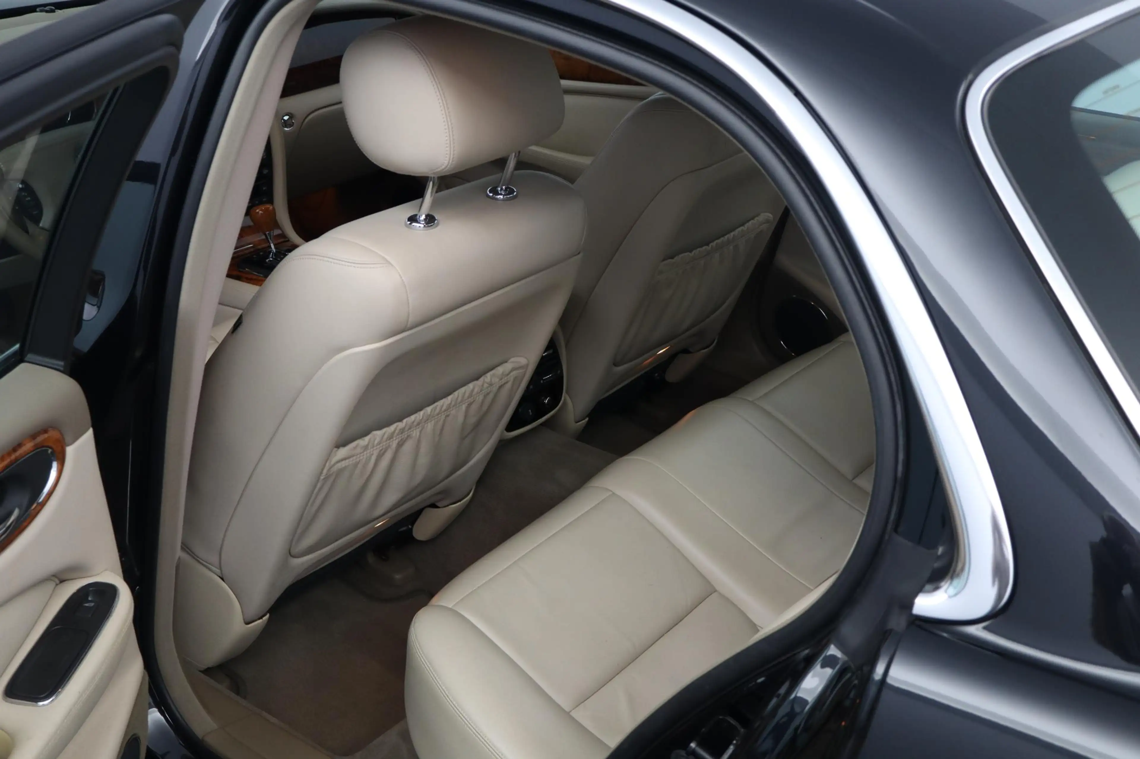 Jaguar XJ 3.0 V6 — photo 17