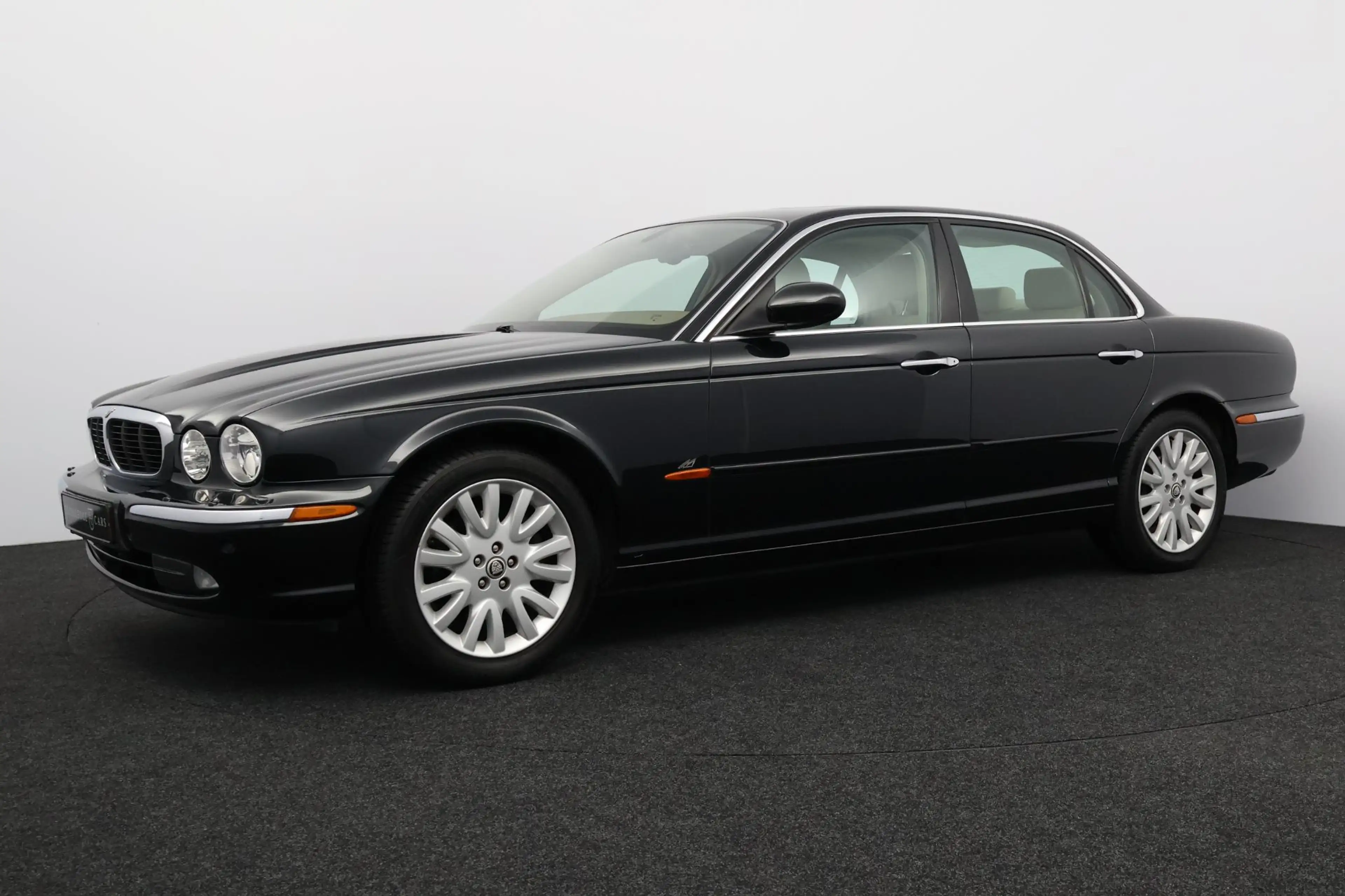 Jaguar XJ 3.0 V6 — photo 7