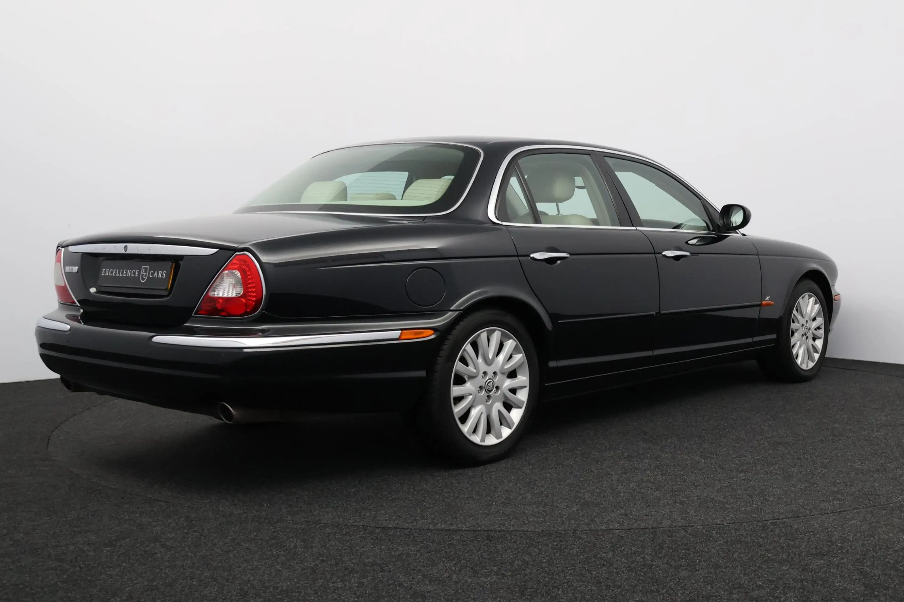 Jaguar XJ 3.0 V6 — photo 31