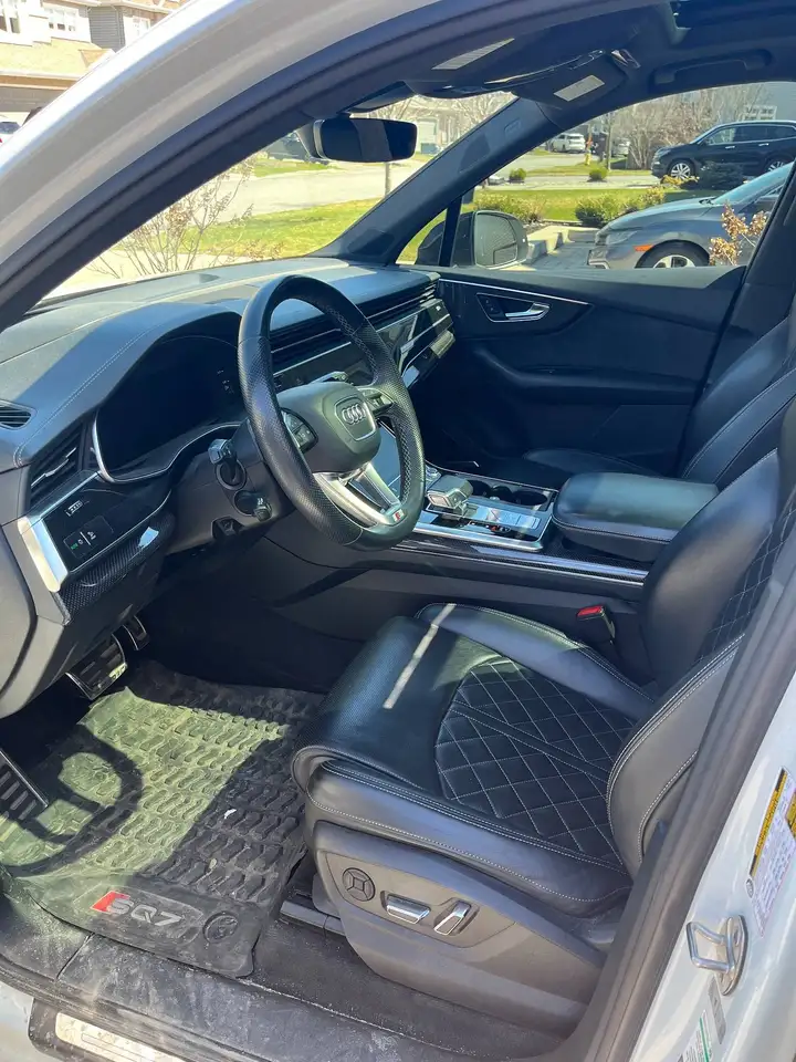 Audi SQ7 снимка Audi SQ7