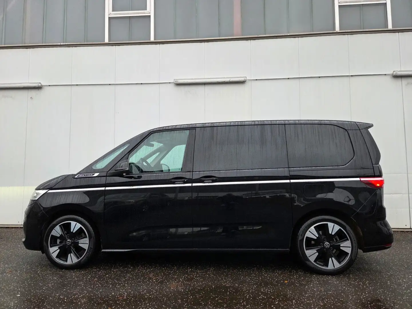 Volkswagen T7 Multivan eHybrid Style/Massage/AHK Noir - 1