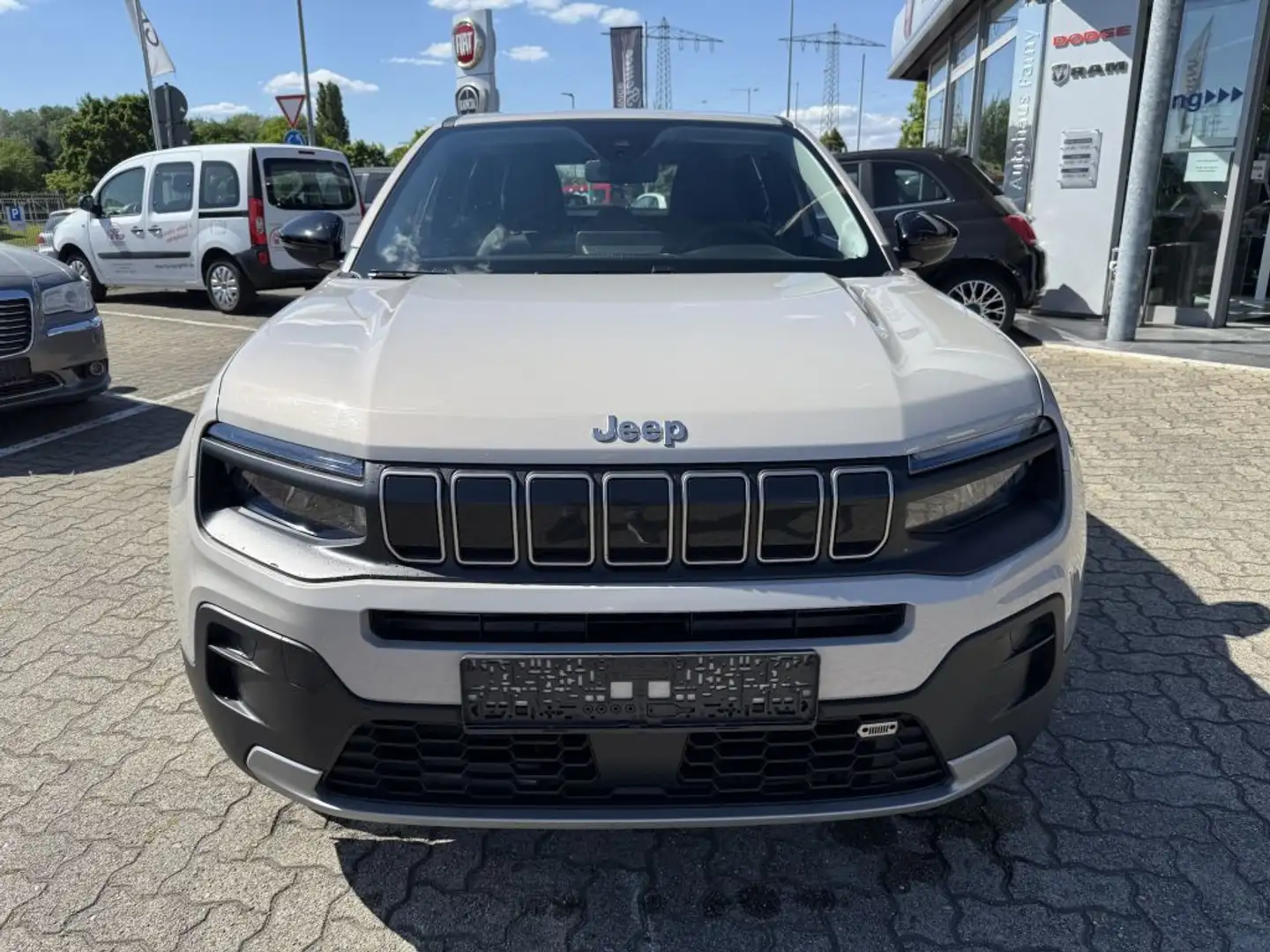 Jeep Avenger 1.2 GSE T3 Turbo-Benzin GDI Altitude Gris - 2