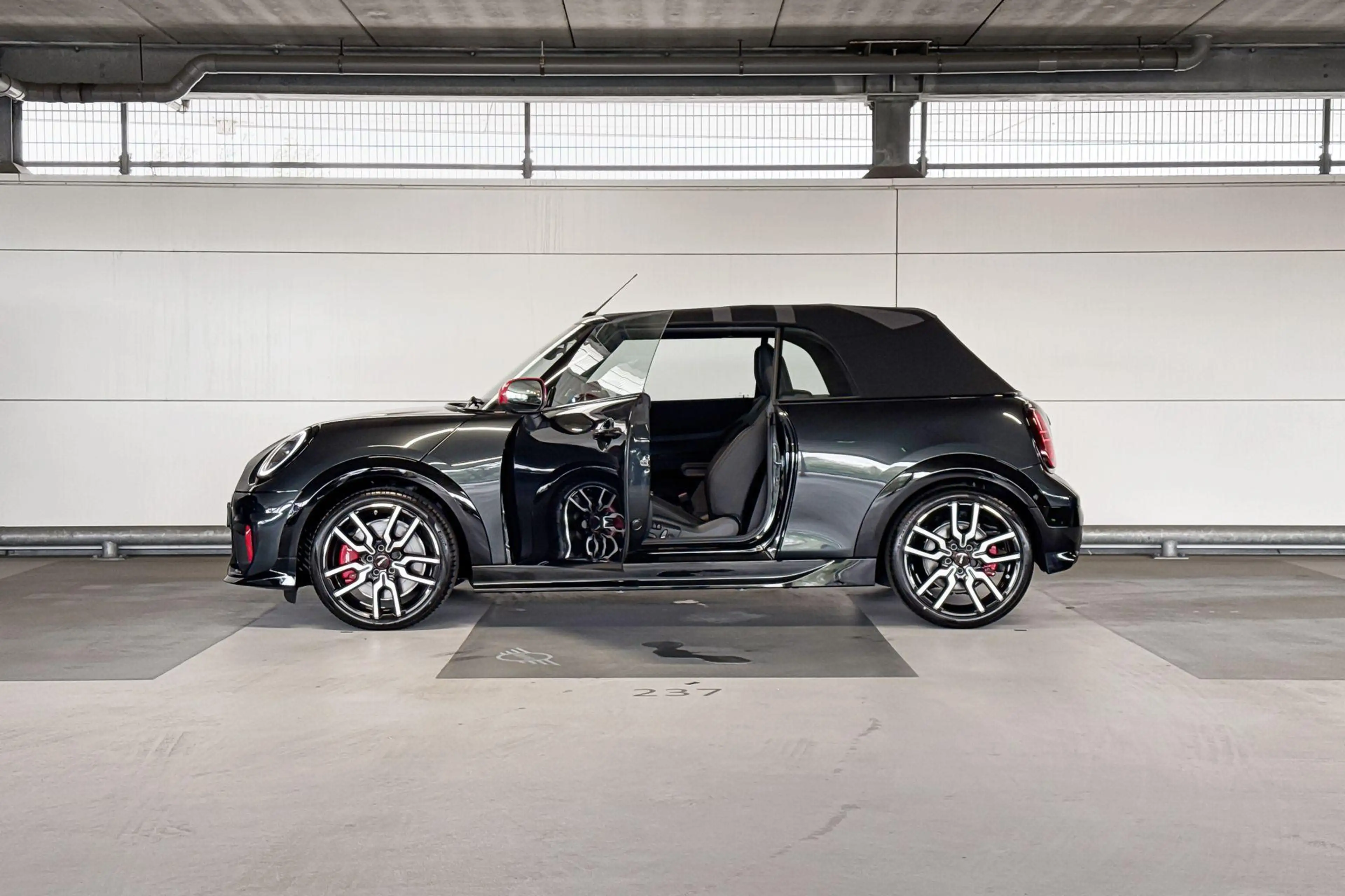 MINI John Cooper Works Cabrio 2.0 JCW Cooper XL | 18 inch JCW Lap Spoke 2-tone — photo 3