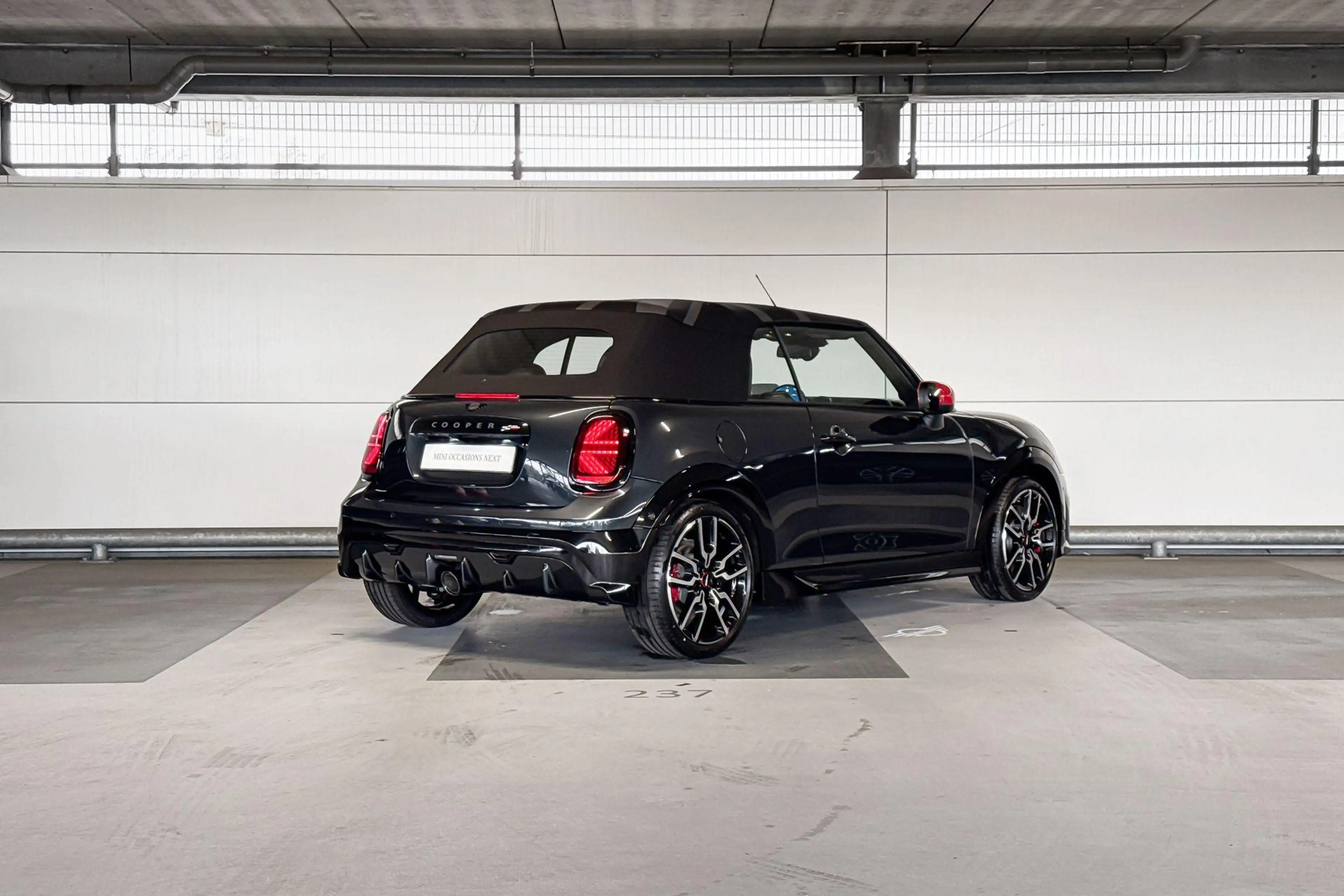 MINI John Cooper Works Cabrio 2.0 JCW Cooper XL | 18 inch JCW Lap Spoke 2-tone — photo 6