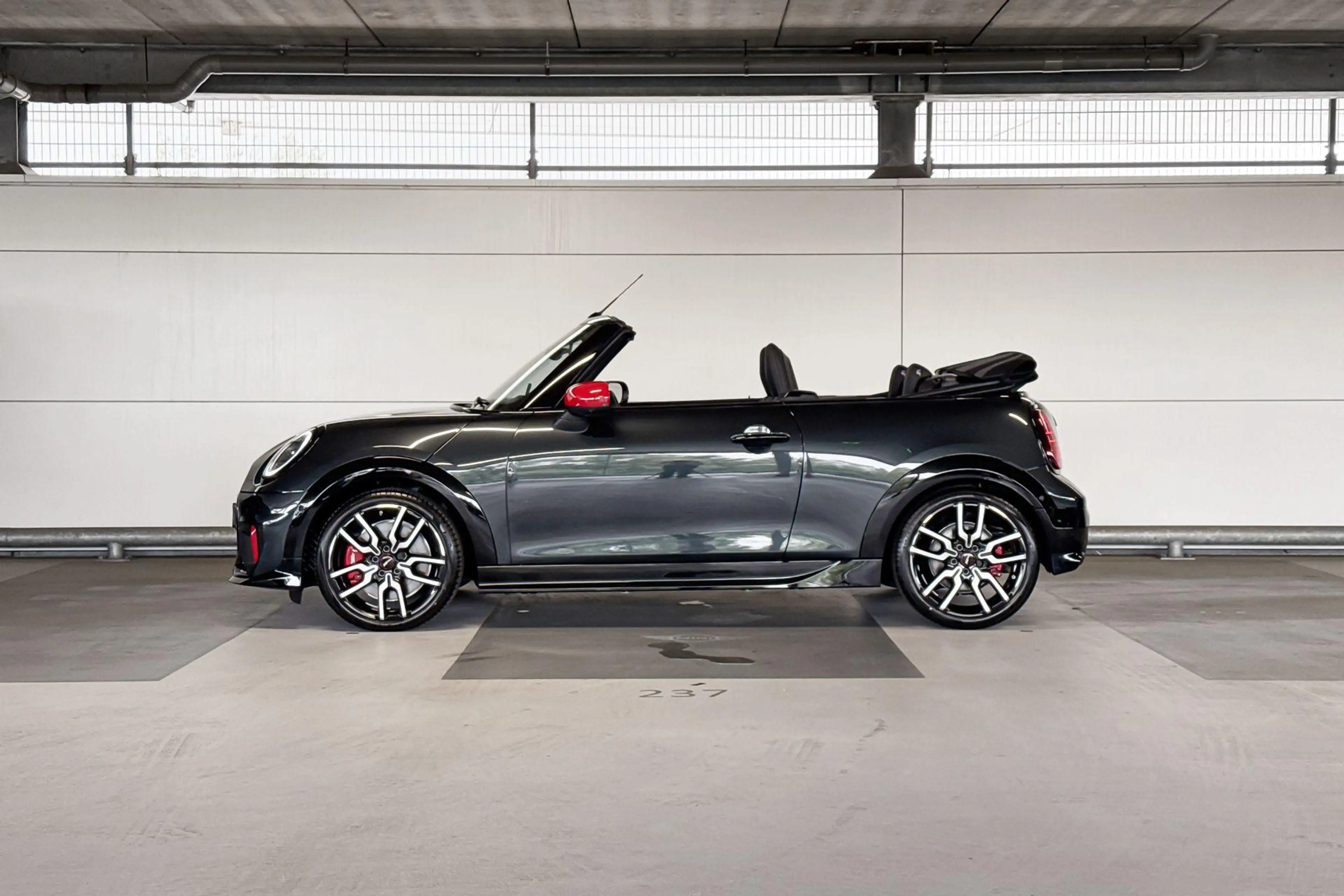 MINI John Cooper Works Cabrio 2.0 JCW Cooper XL | 18 inch JCW Lap Spoke 2-tone — photo 2