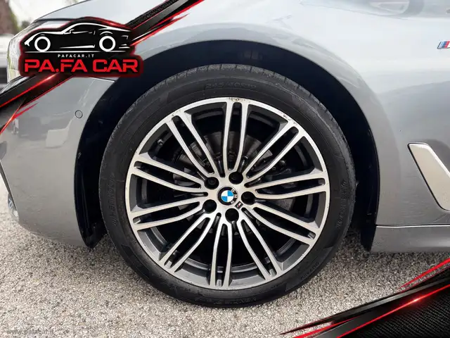 BMW 5 Series view 6