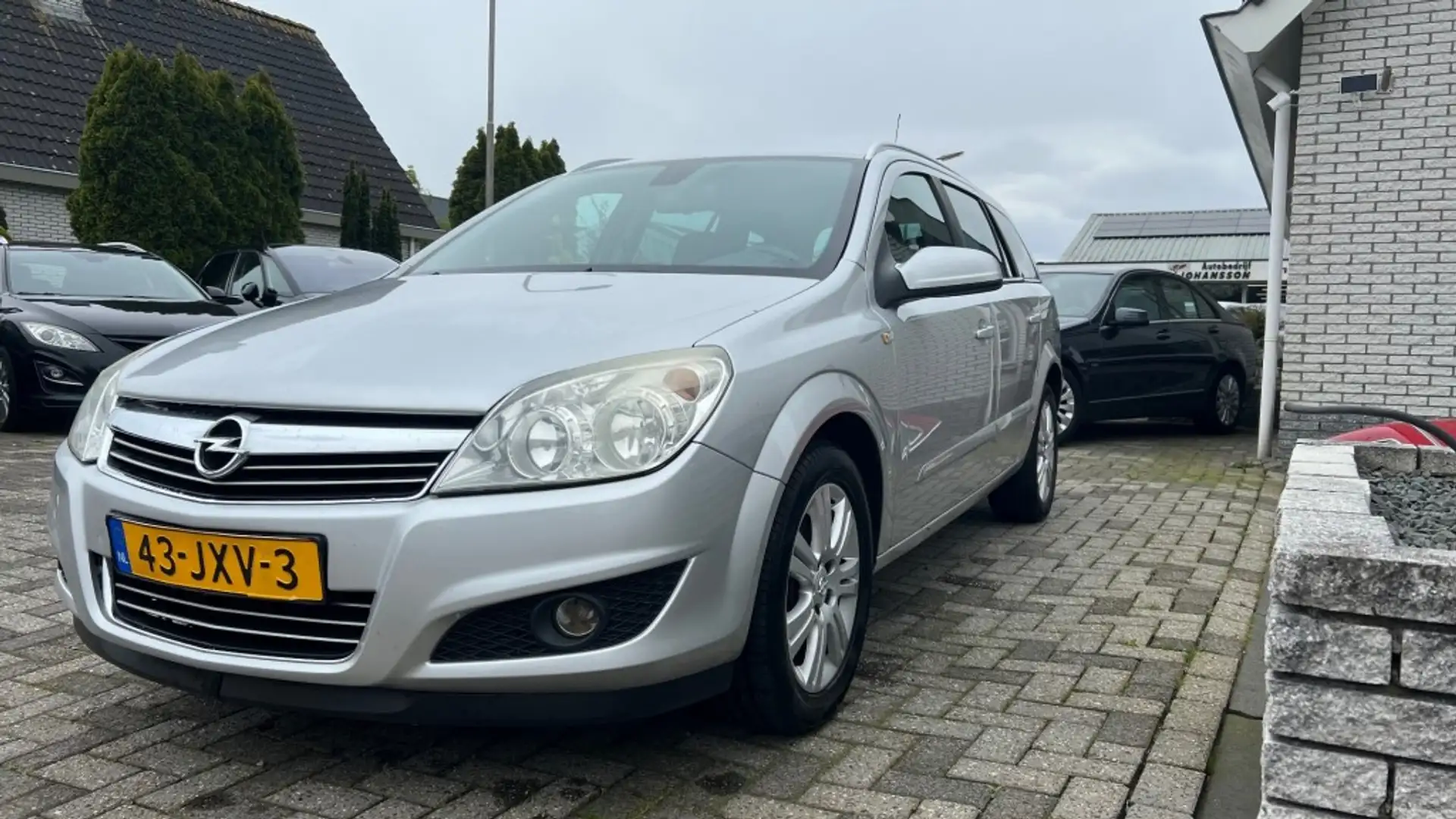 Opel Astra wagon 1.6 Cosmo Gris - 2