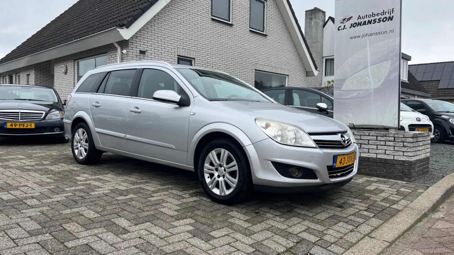 Opel Astra wagon 1.6 Cosmo Gris - 1
