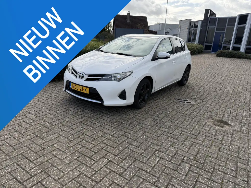 Toyota Auris 2014 из Европы — купить под ключ