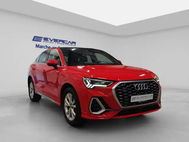 Audi Q3 view 3